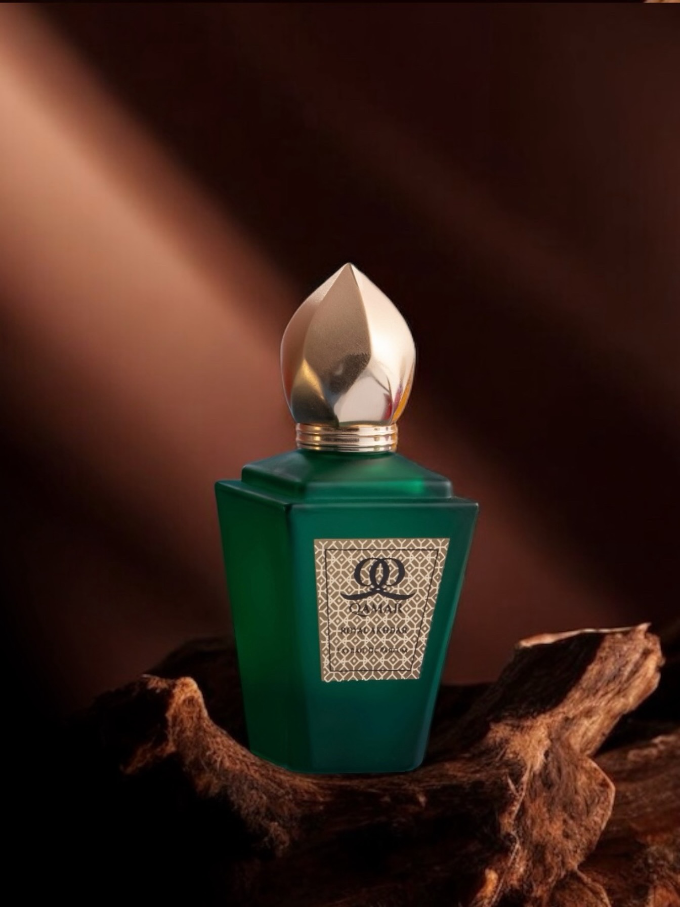 Experience the green awakening ✨
Discover Royal Akhdar, one of the newest jewel in the Qamar Royal Collection.
A refined blend where cardamom and black tea meet the warmth of sandalwood, creating a green, sophisticated scent that feels effortlessly regal.
Now part of the Royal Collection — available online.
•••
استمتع بصحوة خضراء ساحرة
اكتشف رويال أخضر، أحدث جوهرة في مجموعة قمر الملكية.
مزيج فاخر يجمع بين الهيل والشاي الأسود ودفء خشب الصندل، ليمنحك رائحة خضراء راقية تُشعرك بالفخامة والرقي.
متوفر الآن ضمن المجموعة الملكية - متوفر عبر الإنترنت