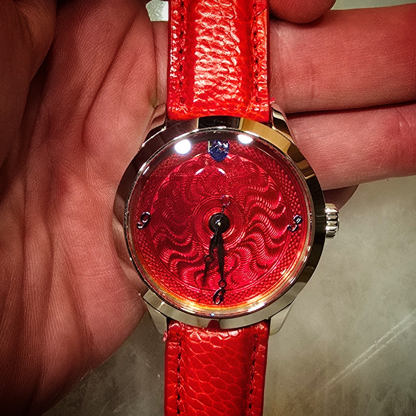 🚨 Officially launched: the Antero
Round. Rare. Redefined.
Unveiled this weekend at @minutesandhoursshow in LA.
🔥 40mm round case, 20mm strap, microadjust buckle
💎 Smaller 36mm version: Blanca
🎨 Enamel dial: Aoki105b in Unobtanium Red over Guilloche on pure silver
🌀 True Basse-taille engine-turning—yes, we're the only ones doing it.
Thanks to Rich Park for another great show 🙏
@teddybaldassarre —we heard you're on the hunt for something truly unique.
@kevinolearytv—you like red? Bet you’ve never seen this.
@crovzar @camjwolf @watch_crunch @fratellowatches @watchtimemagazine
⛰️ Made Mile High in Colorado.
#5280WatchCompany #AnteroModel #MicrobrandWatch #BasseTaille #Guilloche #MadeMileHigh #WatchCollector #RareEnamel #RedDial #WatchShowLA #MinutesAndHours #UnobtaniumRed