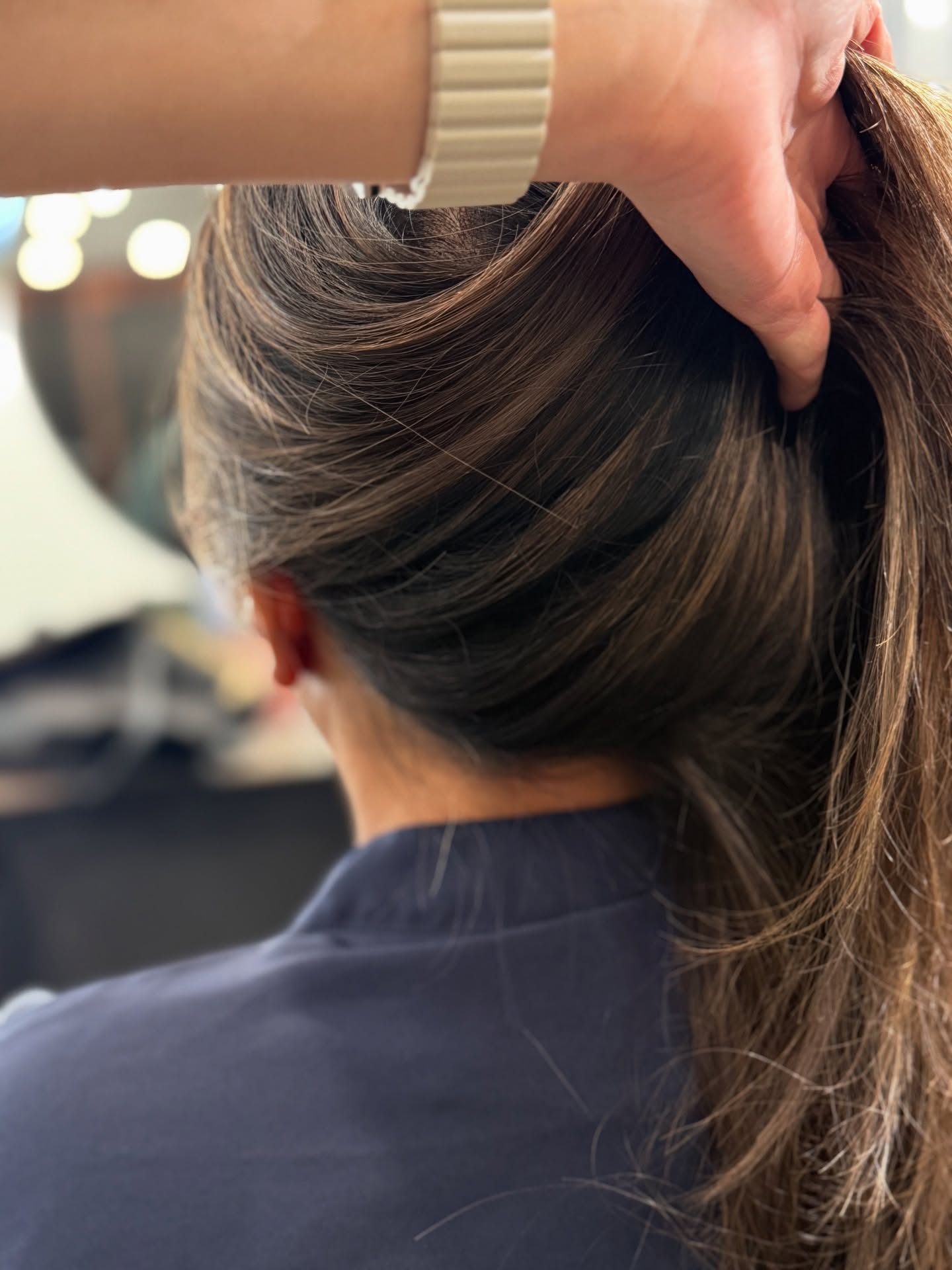 Hair up often?
Don’t sleep on the nape detail — it matters 👀✨
✴︎
𝘠𝘰𝘶𝘳 𝘴𝘵𝘺𝘭𝘦, 𝘺𝘰𝘶𝘳 𝘧𝘭𝘰𝘸, 𝘺𝘰𝘶𝘳 𝘦𝘹𝘱𝘳𝘦𝘴𝘴𝘪𝘰𝘯.
✴︎
𝗕𝗢𝗢𝗞 𝗡𝗢𝗪:
🌐Online: www.flowwith.ca
💌More inquiries:
➜ TEXT: 587 894 2025
➜ DM: checked every Tuesday&Thursday
#YYCHairsalon #FlowWithJenny #YYCStylist #YYCHighlights #YYCGreyblending #WarmBalayage #BrunnetteBalayage #HairDetailsMatter
@artistcollectiveyyc @hairbyjenny_choi