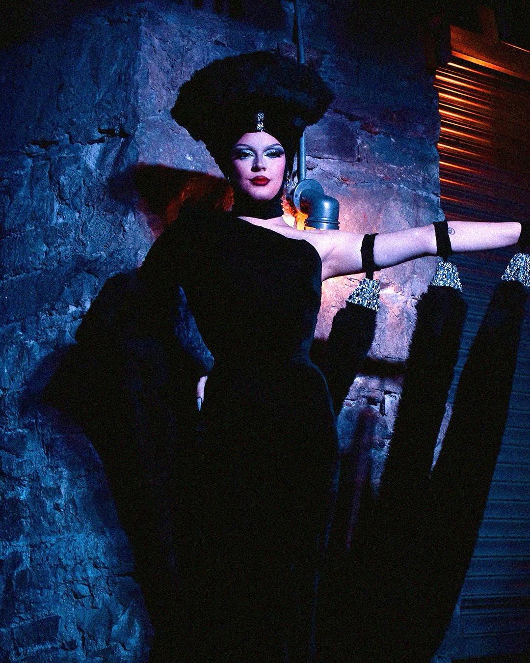 Scottish Drag Excellence @myroziecheeks looking all kinds of expensive in this look she made entirely herself 🖤.
#dragphotographer #queerart #portraitphotography #scottishdrag
