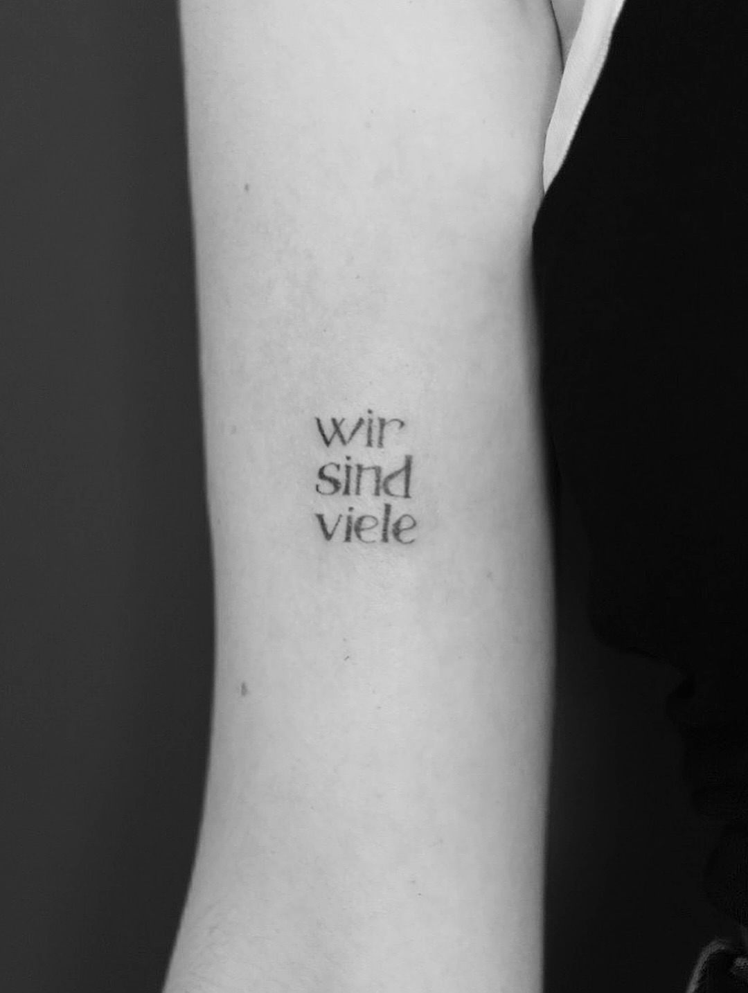 wir sind viele
merci lisa
#weimartattoo
#erfurttattoo
#jenatattoo
#handpoke
#finelinetattoo
#schriftzugtattoo
#wirsindviele
#keinbockaufnazis
#goldstattbraun
#zusammenstark
#antifascisttattoo
#solidarität
#kunstistpolitisch
#wirbleibenmehr