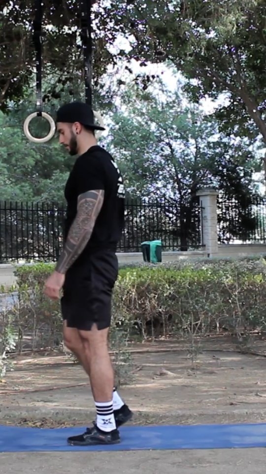 | Reverse Lunge | Why do it?
Because strong, stable legs and hips are the foundation of powerful, pain-free movement — from walking and lifting to sprinting and climbing stairs.
Muscles worked: Quads, hamstrings, glutes, core, and hip stabilizers
The reverse lunge is a functional strength move that builds balance, coordination, and lower-body power — while being easier on the knees than traditional lunges.
✅ Builds single-leg strength and joint stability
✅ Improves hip mobility and knee control
✅ Reduces knee strain vs. forward lunges
✅ Enhances balance and core activation
✅ Great for beginners and advanced athletes alike
📍 Train at Original Physic – Amsterdam Noord
🌐 Book your free intake now: www.originalphysic.nl
📩 DM for questions or go to www.kebkokabakibi.com
#ReverseLunge #FunctionalTraining #OriginalPhysic #PersonalTrainingAmsterdam #StrongLegs #InjuryFreeTraining #CoreStability #TrainSmart #PTAmsterdamNoord #StrengthAndMobility #FitnessAmsterdam #kebkofunctionalfitness