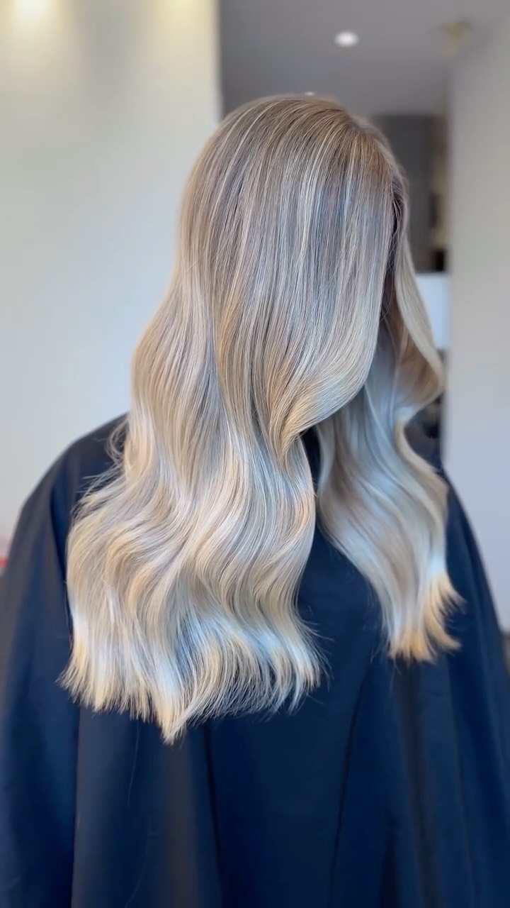 Butter Cream blonde ✨
#vanillablonde #blonde #airtouchbalayage #hairinspo #vibrance