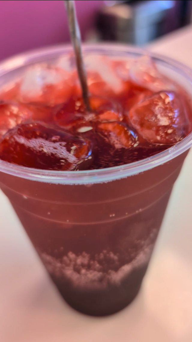 hibiscus lemonade be like 🌺🍋
🍋🫧🌺
bold. bubbly. sweet.