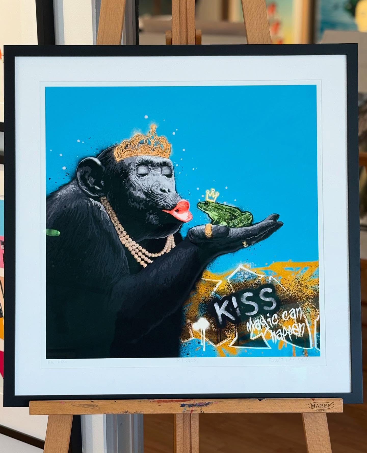 Et nydelig nytt kunstverk av RINO LARSEN
«Kiss» håndkolorert, er nå på galleriveggen
i glass og ramme.
Vi har et stort utvalg av hans kunstverk hos oss i Tromsø!
Åpent galleri /
Lørdag 10-16
Søndag 12-16
•
@tromsosentrum @visittromso @gallerinord @rinolarsen @kunst_i_rom