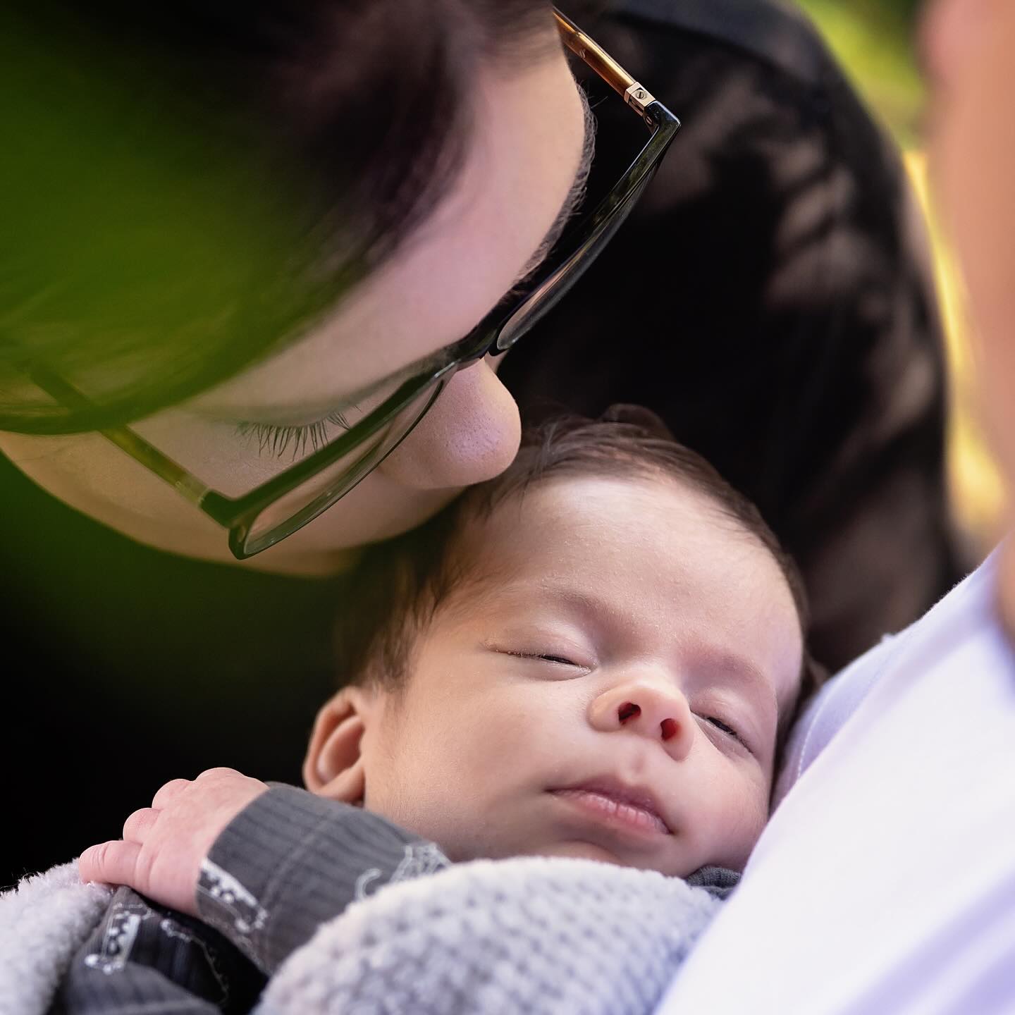 So much tenderness in one frame. 🥰 Capturing these precious early moments of connection is truly what I love to do. The quiet love between a parent and their newborn is just magical. ✨
#FamilyPhotography #NewbornLove #PreciousMoments #BabyPhotography #Love #FamilyPortraits #jhbPhotographer #johannesburgnewbornphotographer #lifestylenewbornphotography