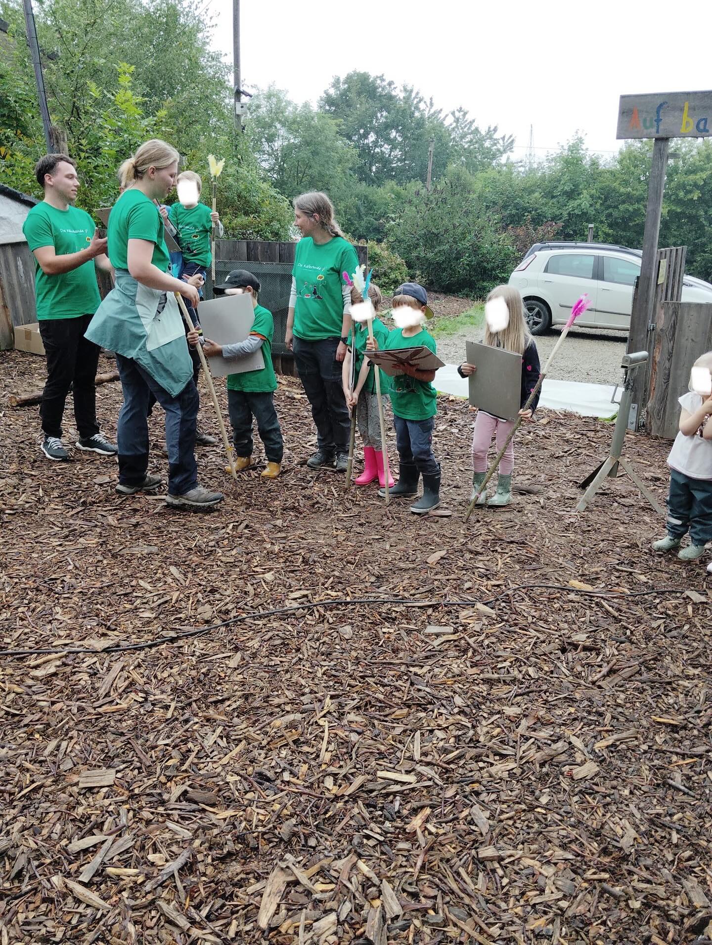 Abschied der Schulkinder…
Am Freitag fand der Rausschmiss statt. Wie immer haben die Kinder ihre Abschiedsgeschenke bekommen.
Ab jetzt haben wir 3 Wochen Sommerpause… bis bald 👋
#abschied #abschiedsgeschenk #kitaabschied #kindergarten #kindergartenkind #kinder #sommerpause #vlotho