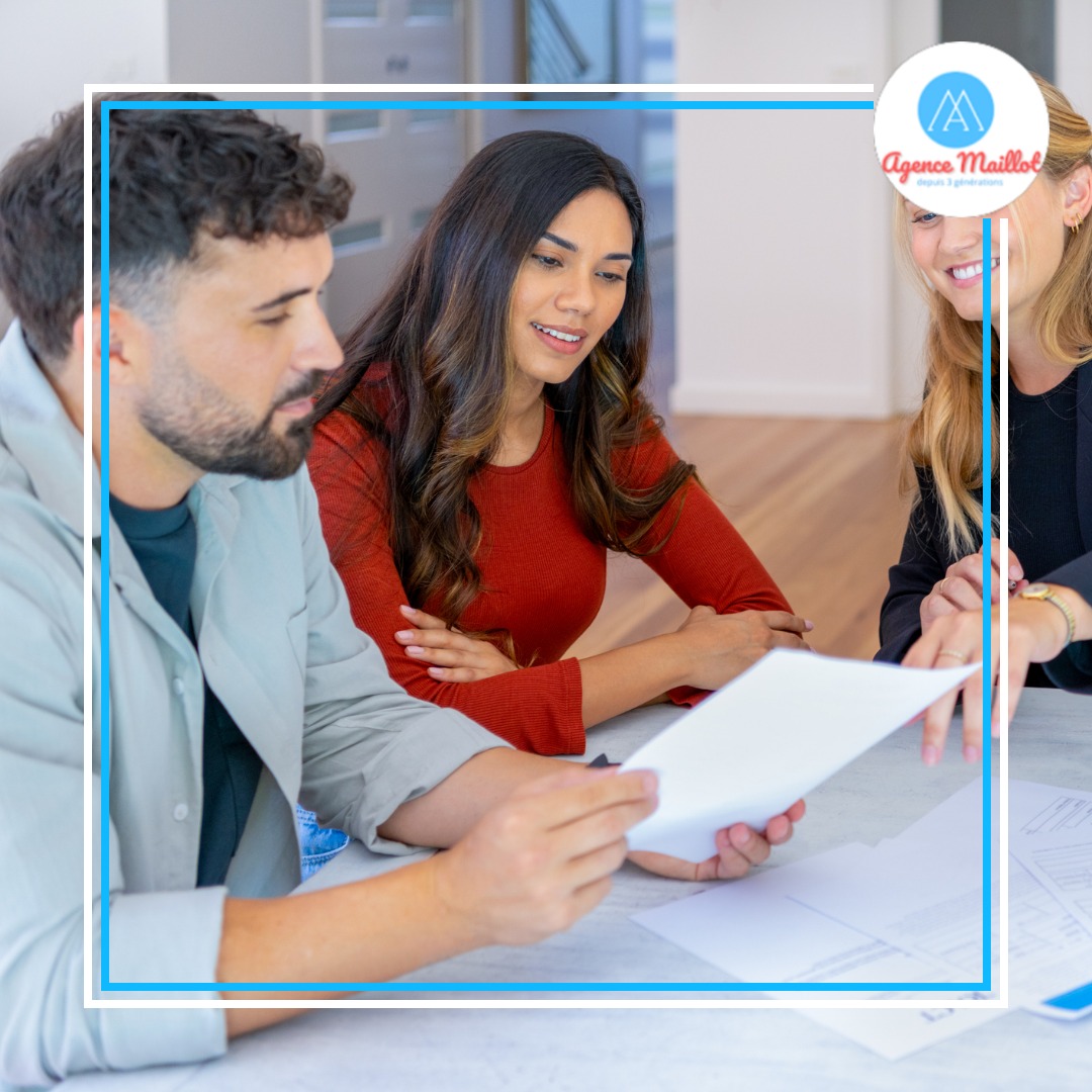 Depuis le 1er juillet 2025, une nouvelle procédure simplifiée de saisie des salaires en cas de loyers impayés est en place. 📝
Cette réforme, qui permet une récupération plus rapide des loyers, pourrait rendre l'investissement locatif plus attractif pour les propriétaires. En effet, la sécurité financière accrue pourrait encourager davantage d'investissements dans le marché immobilier locatif. Cependant, pour les locataires, cette mesure pourrait être perçue comme une pression supplémentaire pour respecter leurs obligations financières.
Les propriétaires pourraient être tentés de durcir les conditions d'accès à la location en exigeant des garanties plus solides. Cette réforme, bien qu'elle dynamise le marché, redéfinit également les relations entre propriétaires et locataires. En somme, elle apporte des changements significatifs dans le paysage locatif, influençant les décisions d'investissement et les relations contractuelles. 🏠
#Immobilier
#agencemaillot