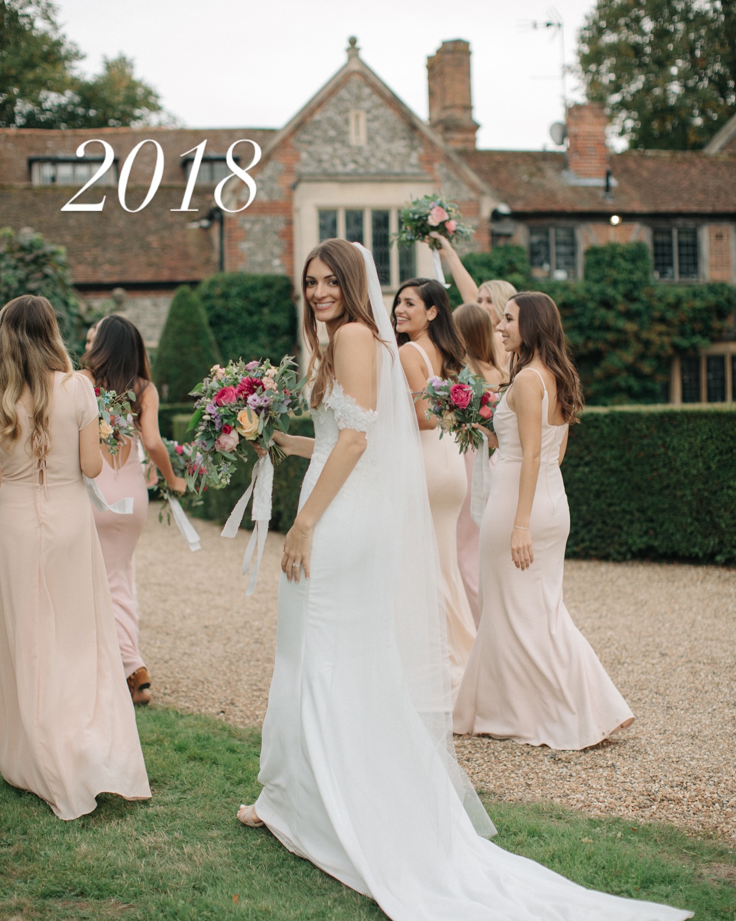 7 years ago I planned M&j’s wedding at a gorgeous family home. This year I was back again to plan a 60th birthday celebration for Amanda. I love working at family homes and being invited back over the years. M&J are now parents to two beautiful daughters ❤️
@mandjphotos @angelawardbrown
#privatepartyplanner #eventplanner #milestonebirthday #ukweddingplanner #surreypartyplanner #londonpartyplanner #henleypartyplanner #richmonduponthames #richmonduponthamespartyplannner #barnespartyplanner #eventmanagement #party