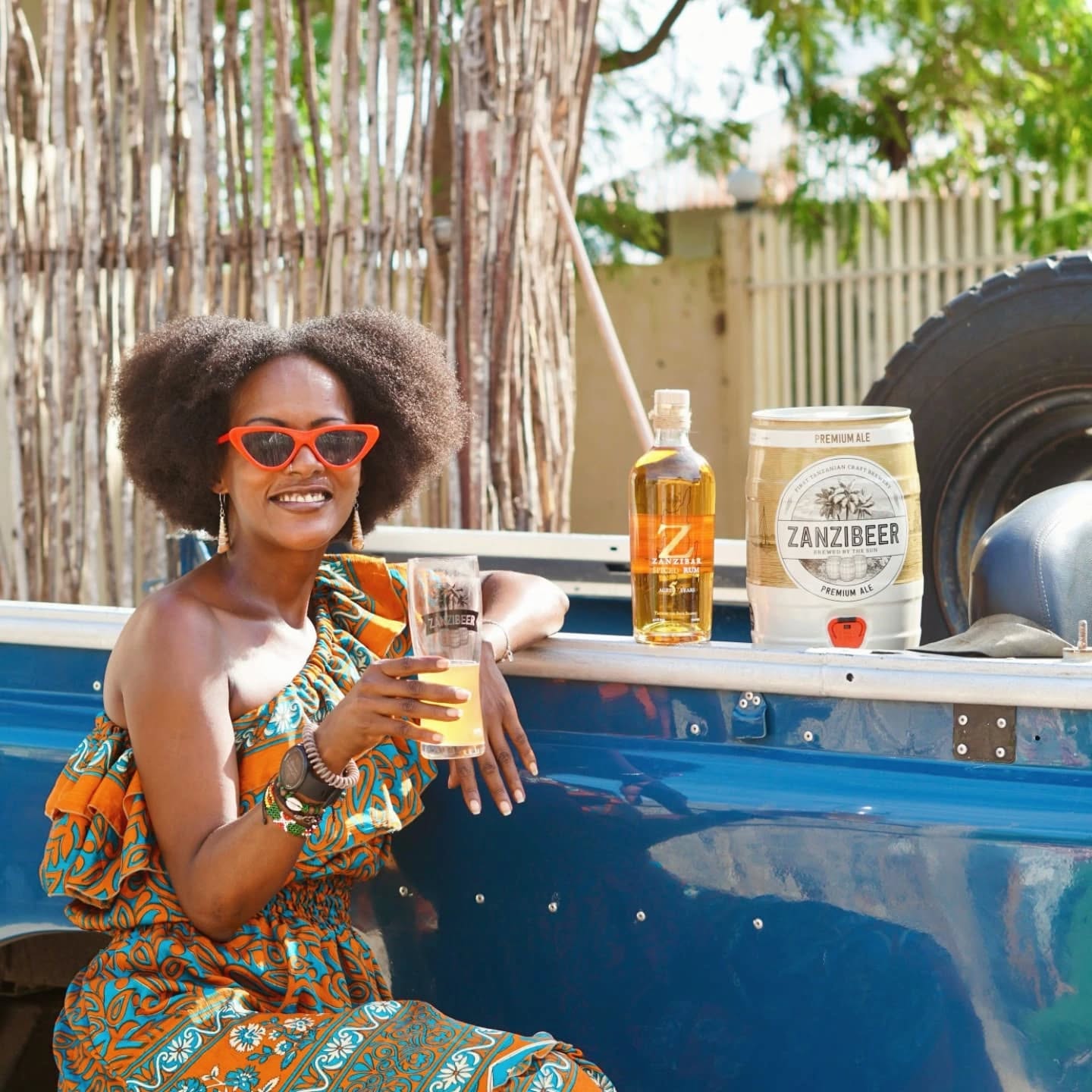 Great fun sharing our land rover bar with our friends @zanzi_beer at @thebazaar_zanzibar last weekend! 🍻 🥃
Bringing some spicy island vibes and refreshing drinks to the people - that's what we are all about ⛵🍹
#tasteofthspiceislands #zanzibar #tanzania #zanzibeer #craftbeer #craftspirits