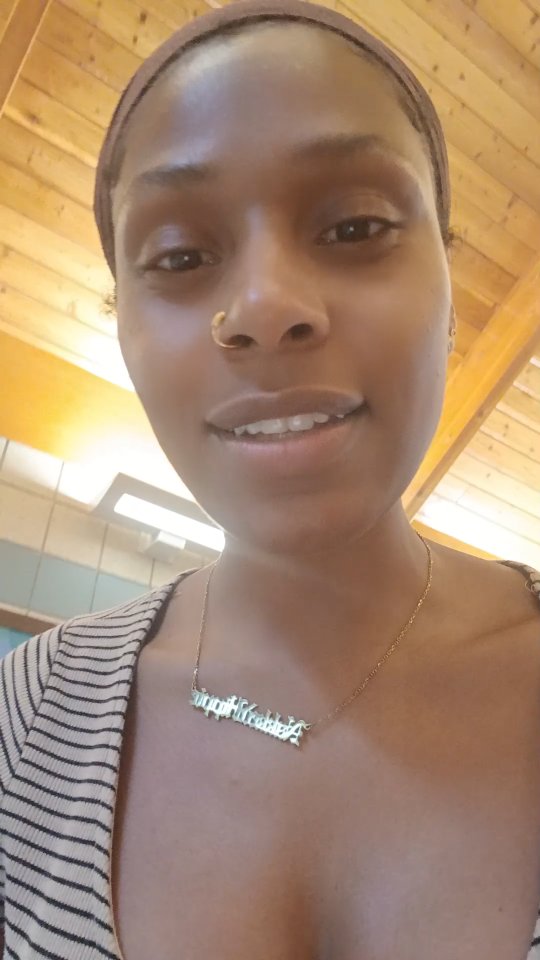 ✨ Aromatherapy Roll-On Workshop today at Ronald McDonald House 💗
I’m hosting two sessions filled with healing scents, therapeutic blends, and loving energy.
It’s truly a blessing to share this experience with the families and continue my partnership with @rmhcmilwaukee
Grateful to give a moment of calm and connection 💐
#AromatherapyWorkshop #RMHC #WellnessWithPurpose #BeautyFromTheRoot #GivingBack #HolisticHealing #EssentialOils #FamilyWellness #HealingTogether #partnershipwithpurpose