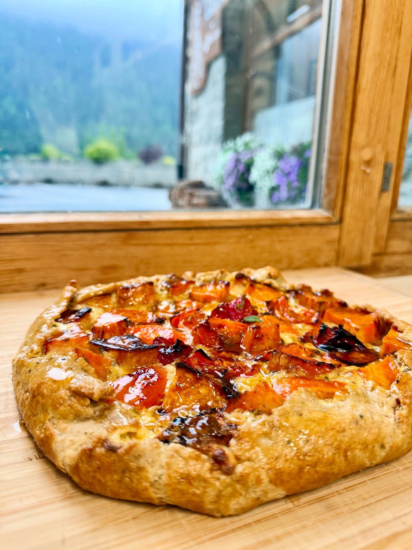 Saturday night menu! Did you know we offer flexible half board during the summer season? We make everything we can from scratch; that includes all our own pastry and desserts, sauces and dressings, ice creams and sorbets, plus our ever popular breakfast granola 😋
#chaletmenu #bakedfresh #summercooking #summerholidays #chaletholidays #valdanniviers #trailrunningswitzerland #hauteroutehiking