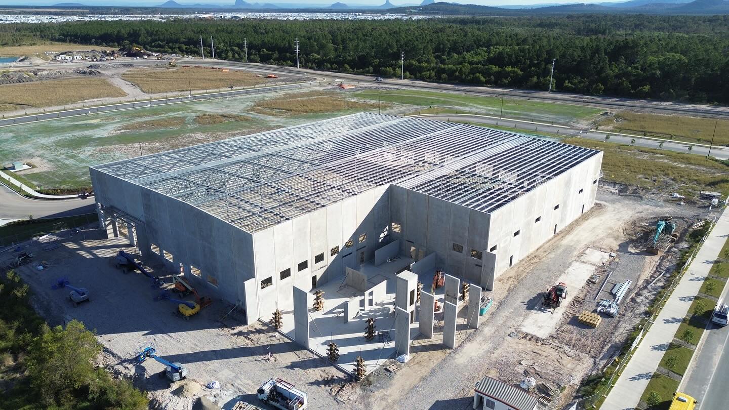 Walls are up and steel is in on this 6500m2 project
Steel - @coasteel_engineering
Riggers - @dscranerigging
Concreter’s - Gold Concreting
Concrete - @cordwells_concrete