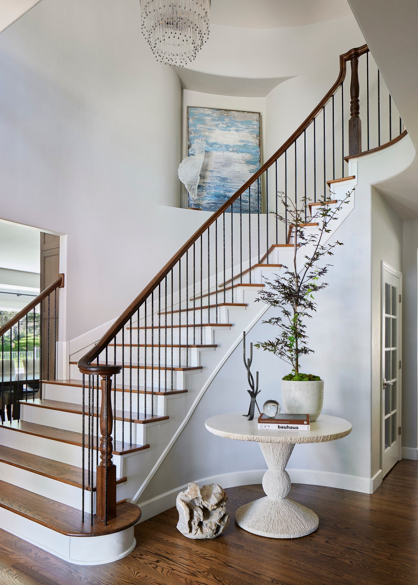 First impressions matter — and this foyer sets the tone 🤍
A beautiful blend of function and form, this light-filled entry welcomes you in with timeless finishes, thoughtful details, and a staircase that gently leads the eye (and you) upstairs.
At Everyday Lovely, we believe entryways deserve just as much attention as the main living spaces — because every inch of your home should feel intentional, elevated, and inviting.
