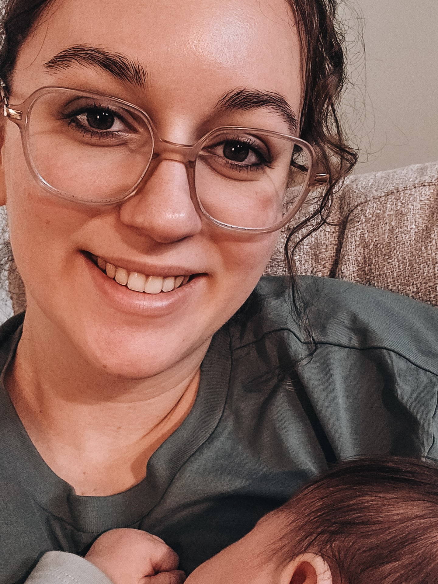 FR | Être régulière sur les réseaux avec un bébé dans les bras… pas facile. 👀
J’ai souvent mille idées, mais peu de temps (ou d’énergie) pour les concrétiser.
La vérité, c’est que je fais de mon mieux — entre deux biberons, une sieste écourtée et une montagne de lessive.🍼
Alors si c’est un peu plus calme par ici parfois, c’est que la vie, la vraie, me garde bien occupée. ✨️
Merci d’être là, même quand je ne suis pas toujours présente.🌈
_______
EN | Being consistent on social media… with a baby in my arms? Not so easy. 👀
I often have a thousand ideas, but little time (or energy) to bring them to life.
The truth is, I’m doing my best — between feedings, short naps, and endless laundry. 🍼
So if things are a bit quieter around here sometimes, it’s just real life keeping me busy. ✨️
Thank you for being here, even when I’m not always present. 🌈
#mompreneurlife
#mompreneur
#mariescrafting
#viedemaman
#realmomlife