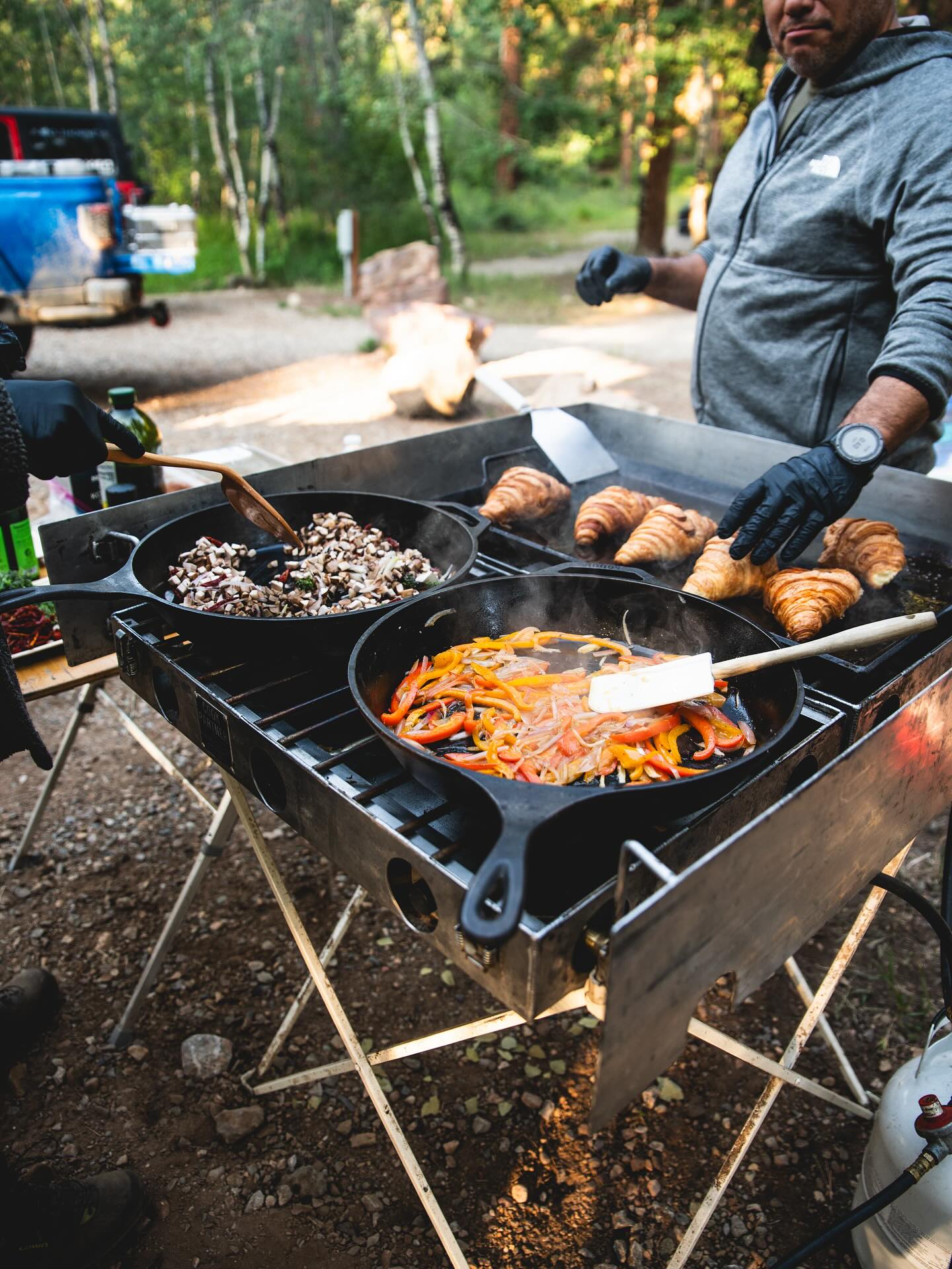 Trail breakfast with @olt4x4!
Running our garden veggie with buttery eggs and toasted croissants for the crew out in Colorado!
@toyotausa
#overlanding #privatechef #camping