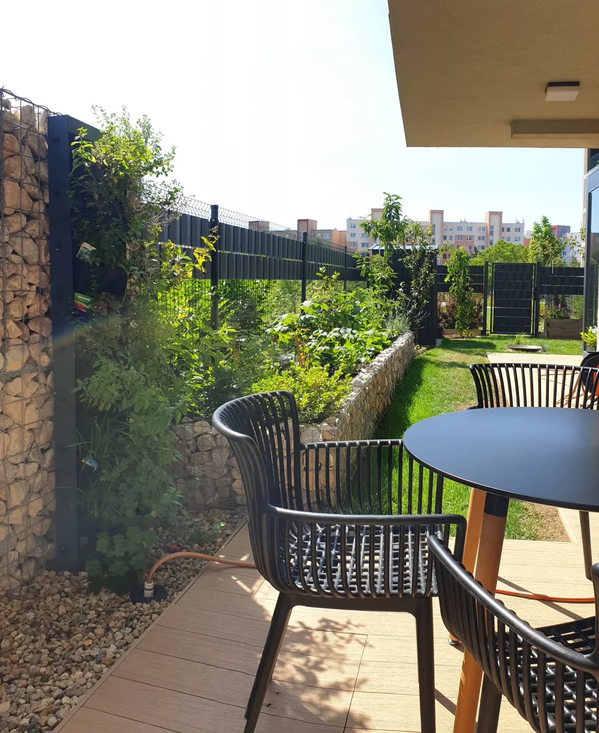 Vertikálna bylinková záhrada vyrieši problém s priestorom🍀.
Pre milovníkov rastlín 💚.
#plantlover
#ziveobrazy