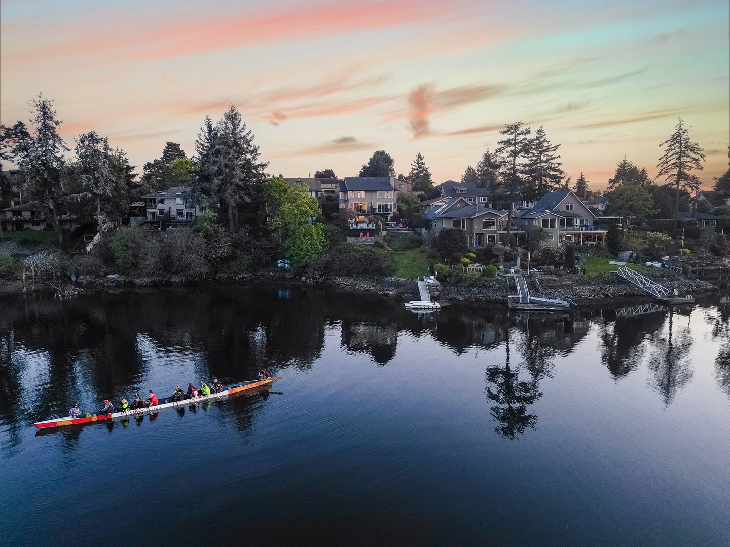 Enjoy stunning ocean views, warm fireside chats, and lush garden surrounds in this dreamy outdoor seating area! 🔥🌺 Listed by @8x.realestate @dmtherealtor
#yyj #yyjrealestate #realesatephotography #yyjrealtor #yyjrealtors