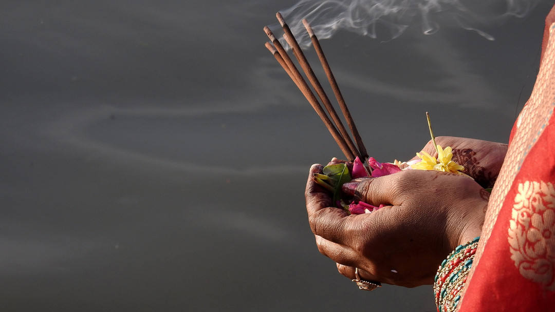 🌼 Life is a journey of moments, where our bodies act as guides to inner peace. Are you ready to explore the invisible gates of your existence? 🌈🧘♀️ Read more about this transformative experience.
Link: https://www.lyratika.com/post/the-art-of-dwelling-in-the-body-a-path-to-inner-peace
#Lyratika#RitualsOfLife#LifeTransitions#HolisticWellbeing#EmbodiedLiving#InnerJourney#ConsciousBreath#AncientWisdom#SacredPassages#SlowDownToFeel
#BreathworkJourney#MindfulLiving