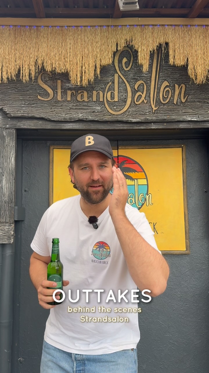 Strandsalon-Realität: Sonne, Spaß und jede Menge Quatsch dazwischen. So lieben wir’s. 🤪🧡
#outtakes #dreamteam #strandsalon