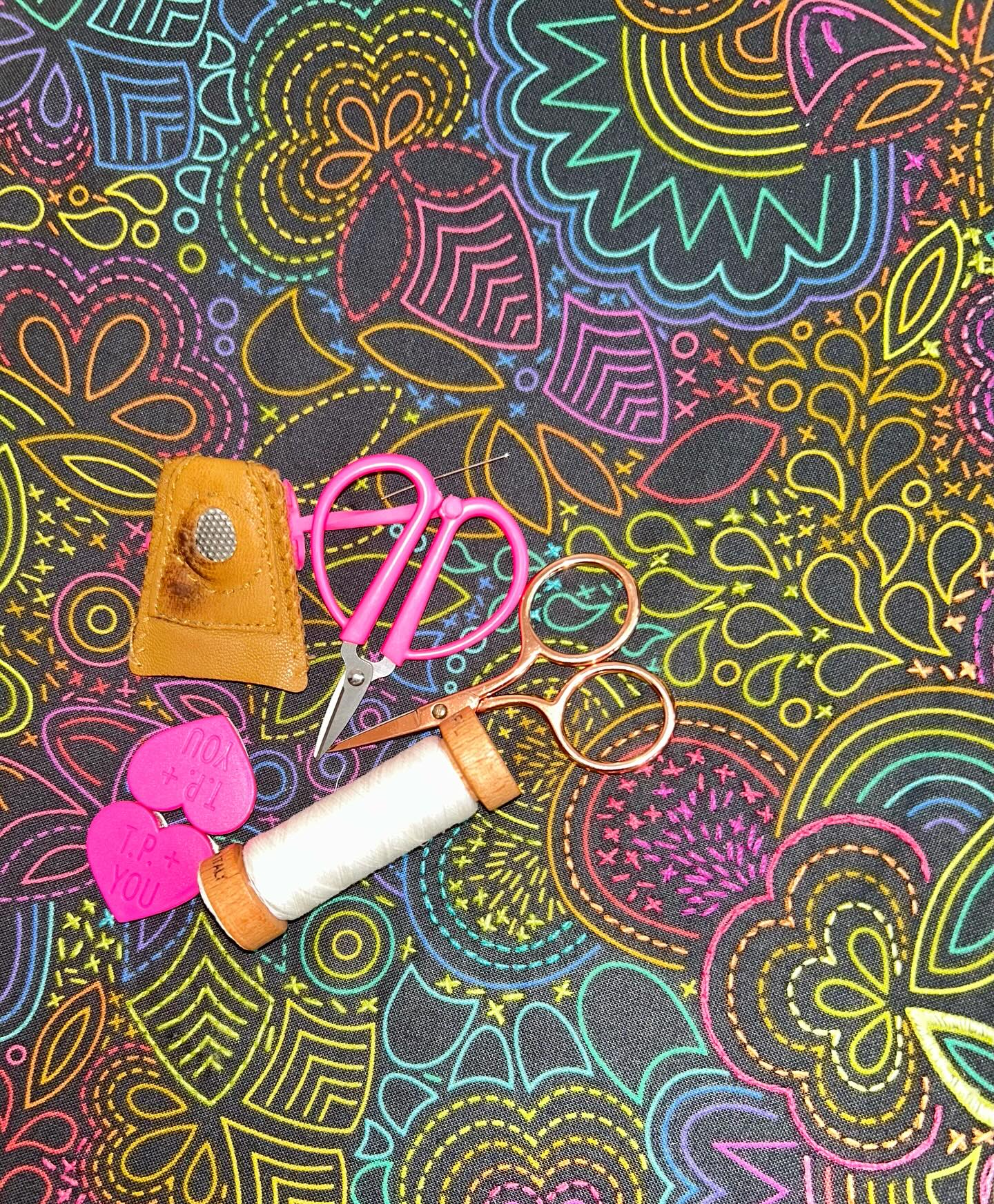 🧵🪡 Day 6 of the #greatbritishquilter Instagram Challenge - Top 3 Sewing Notions
⭐️Aurifil 80wt Thread
⭐️Super sharp little scissors
⭐️Leather Thimble
⭐️Sew Tites
And when using my sewing machine I’m never without my 1/4” foot!
Don’t tell anyone I’ve listed 5 🤭
Those little things make up my perfect EPP kit for sewing on the go! My ride or die for several more years now and I can honestly say I have no intention of changing!
Make sure you tag @thatssewkerry so I can see all your lovely posts.
There’s even some fabulous prizes along the way, very kindly donated by some of GBQs favourite small businesses ❤️ you’ve got to be in it to win it!!
#greatbritishquilter #sewingtools #igquiltcommunity #instagramchallenge #challengeweek #britishquilting #patchwork #quilting #igchallenge #weeklychallenge #ukquilters #quiltersofinstagram #makersgonnamake #sewing #quilting #quiltingismytherapy #getinvolved #communityspirit #communityquilt #smallbusinessuk #quiltyfriendsarethebest #sewingnotions #quiltproject #sewingproject #makersmovement #quilts #sewingkit #igquiltcommunity #sewingtoolsandequipment #sewtites #quiltyfriendsarethebest #epp #englishpaperpiecing
