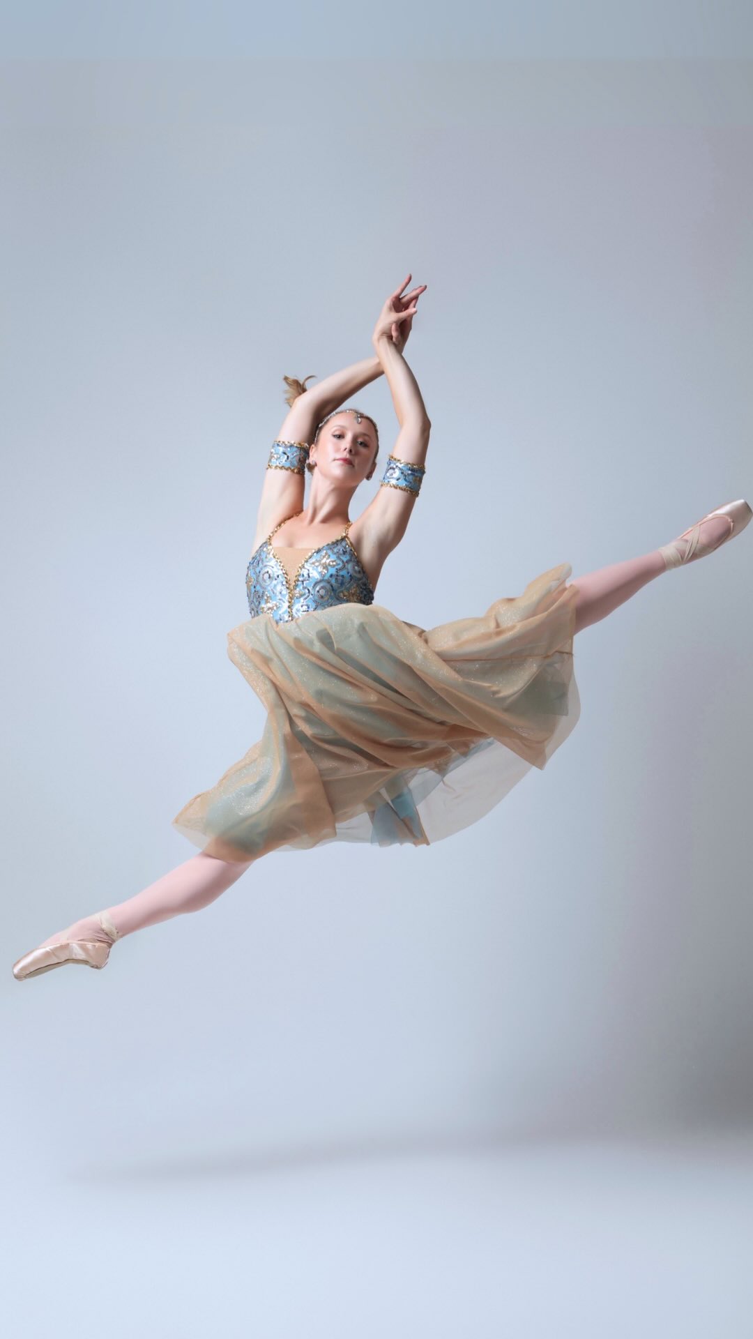 🎄 MERRY XMAS IN JULY 🚨 Short & Suite Tickets are available EARLY for 50% off, for the next 24 hours only!! Link in bio @azaraballet and use code: XMASINJULY
#xmasinjuly #christmasinjuly #ballet #nutcracker #holiday #christmas2025 #dancers