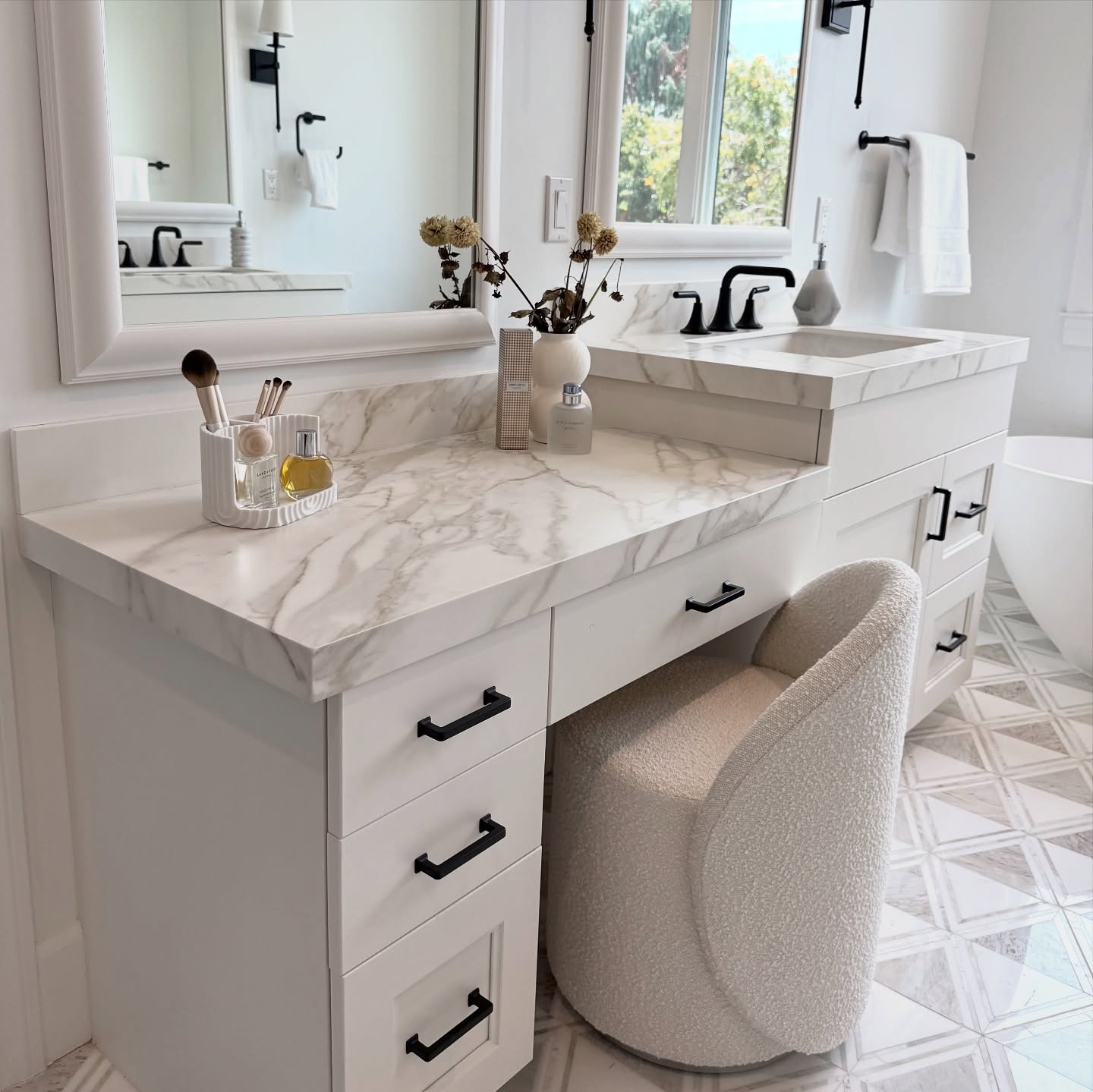 Dream vanities: Add a dedicated makeup area to your vanity! Perfect for any space—big or small! 🫶🏻
#Davanna
@bellmontcabinets
#vanities #sandiegoremodel #sandiegohomes #bathideas #bathdesign #bathdesigner #renovationinspo #sandiegoblogger #sandiegogram #homeinstagram #homeinspired