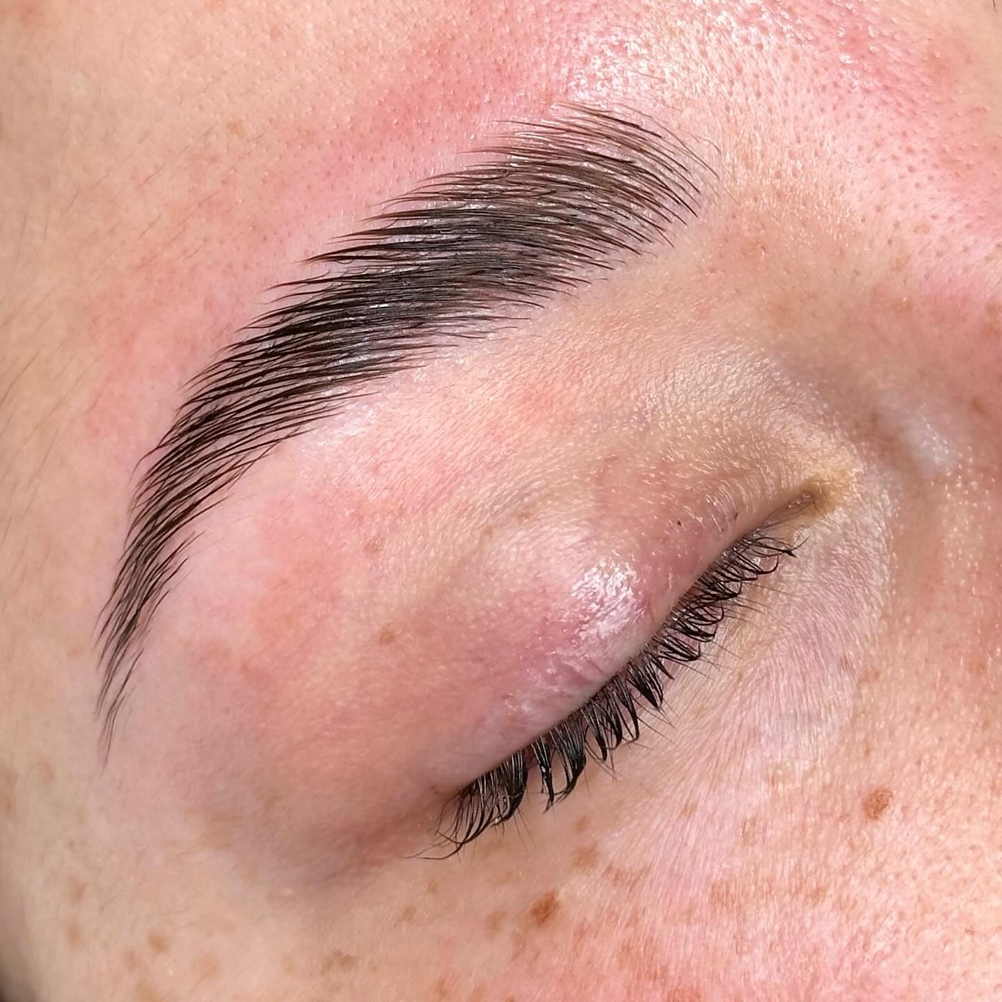 Stunning brow lamination from earlier this week 🌸
#beauty #brows #browlamination #embellir #dunedinnz