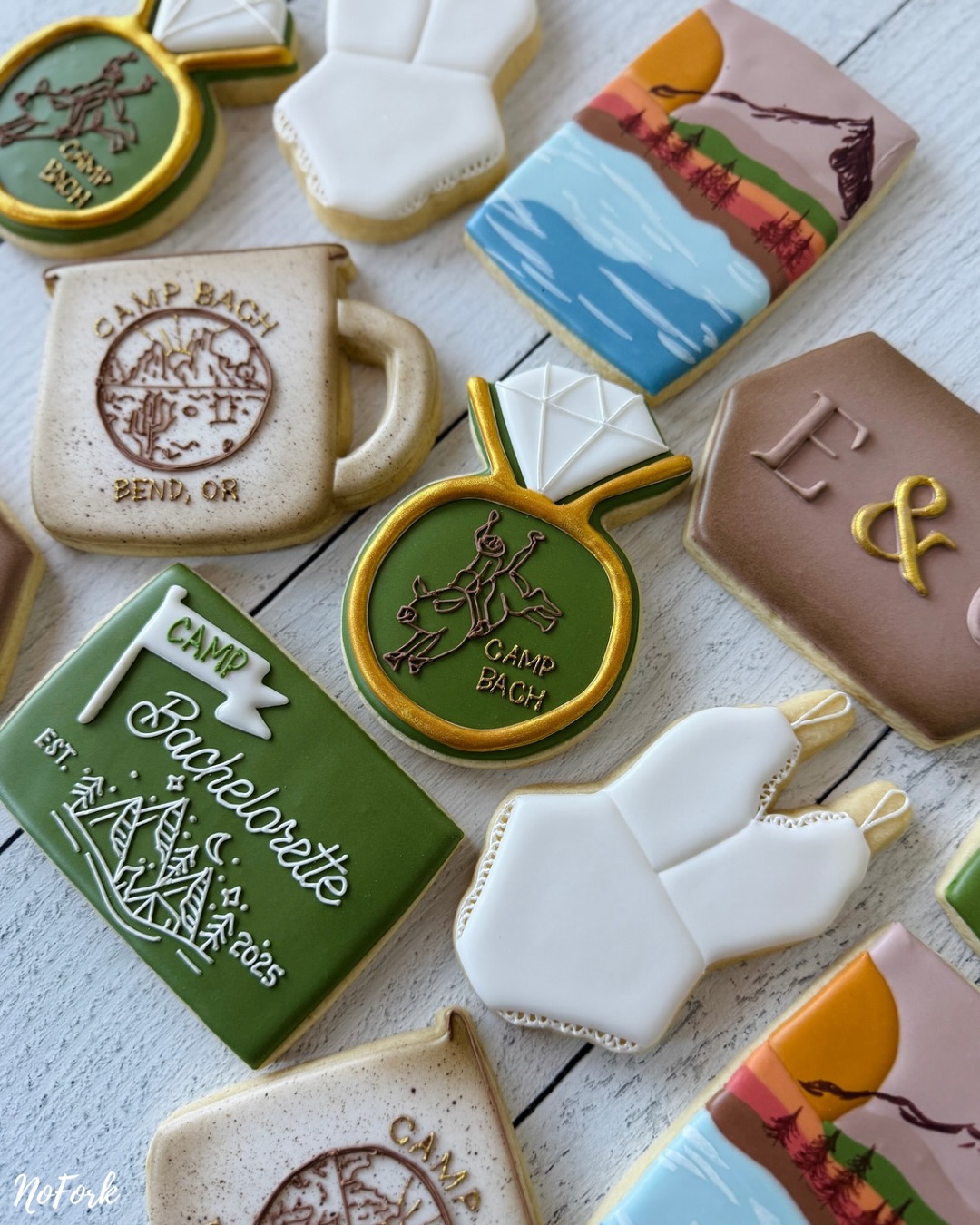 ⛺️CAMP BACH! 💍🪵🌲
Congrats to the bride-to-be celebrating in beautiful Bend, OR this weekend! 🏜️🧡
#nofork #celebratingmadeeasy #eatwithyourhands #campbach #royalicingsugarcookies #noutensilsrequired #supportlocal #custombakery