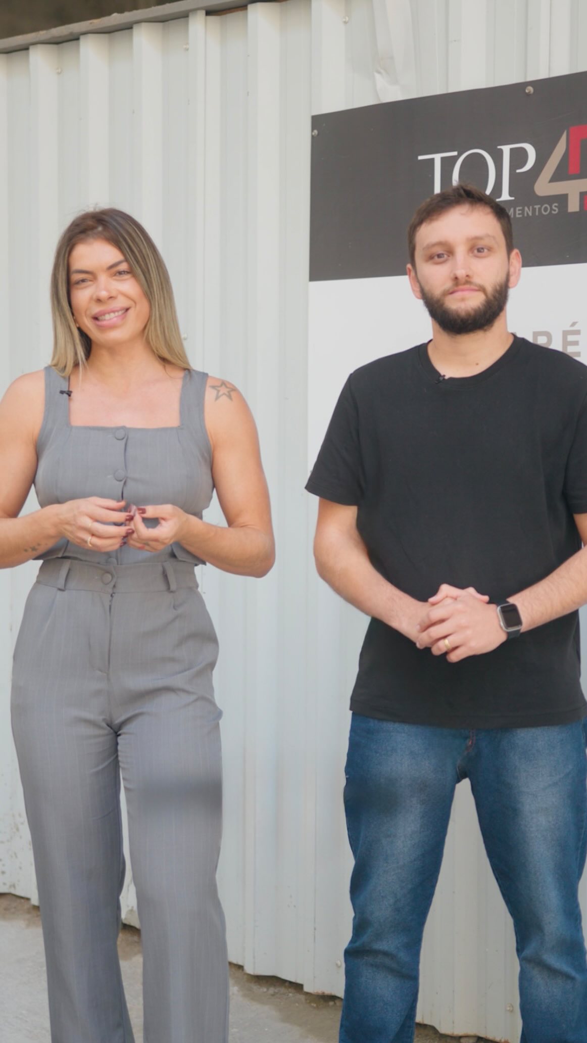 Aqui, cada projeto começa com atenção a quem já vive ao redor.
Antes da primeira movimentação, são realizados estudos, alinhamentos com os vizinhos e medidas de proteção ao entorno. Respeito e planejamento caminham juntos desde o início.
Aperte o play e veja como construir com cuidado faz toda a diferença.