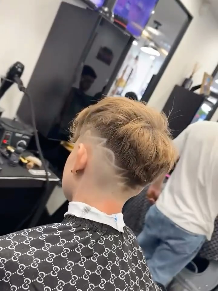 ✂️ Precision. Style. Confidence. Book your next cut with the best.
Fresh fades, sharper lines, cleaner vibes. 💯 #BarberLife