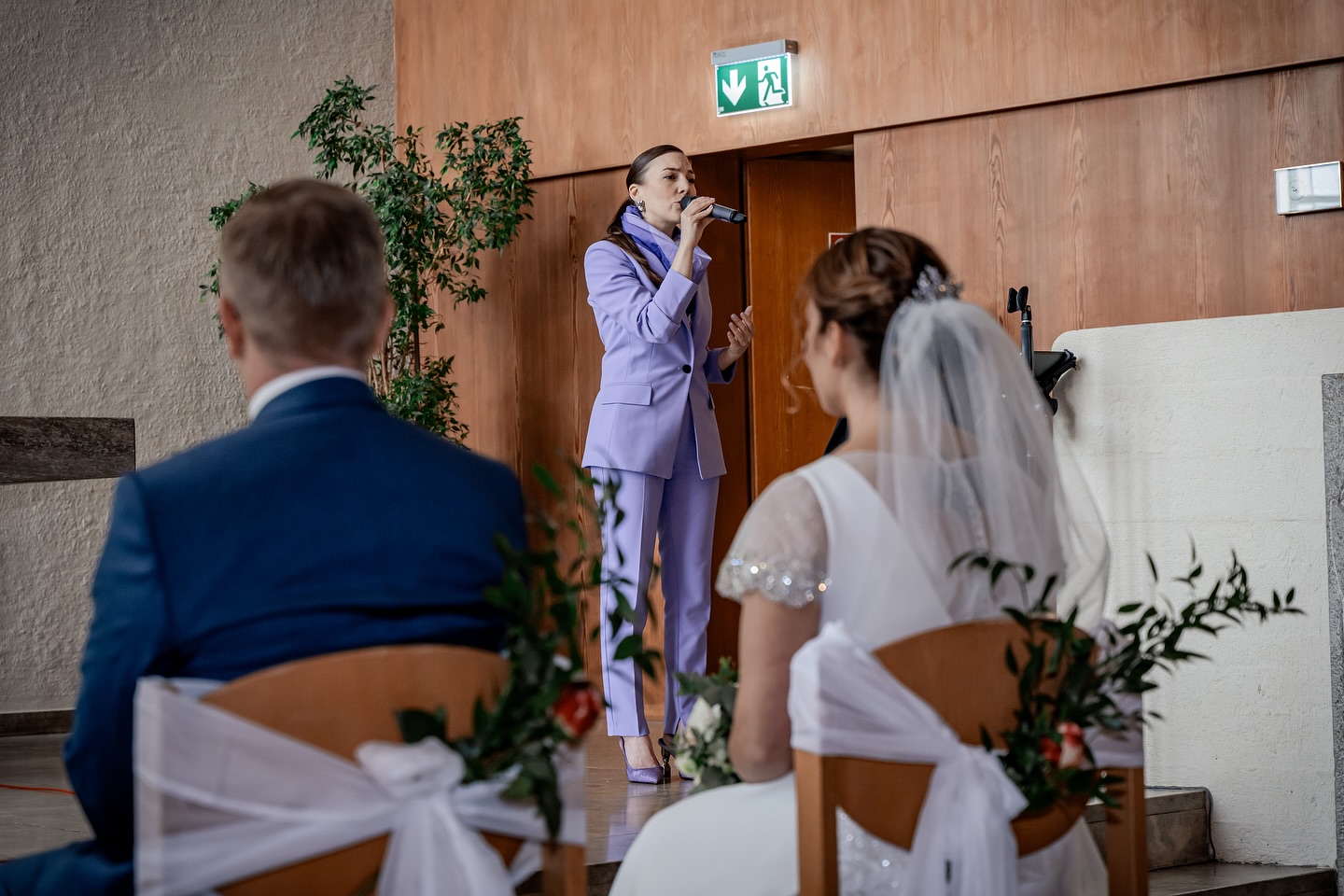 Ein riesiges Dankeschön an das liebe Brautpaar und den Fotografen Dennis @fotografia_dangelo für diese wunderschönen Bilder von der Hochzeit am 24. Mai!
Es war ein rundum gelungener Tag, den wir musikalisch komplett begleiten durften – von der Trauung im Duo über Sektempfang und Dinner im Trio bis zur Party am Abend mit DJ D. Vine @dani_an_den_keys 
Besonders schön war auch der Hochzeitstanz, den ich live gesungen begleiten durfte – ein sehr besonderer Moment.
Ein Fest voller Emotionen, Leichtigkeit und ganz viel Tanz – bis um drei Uhr morgens!
Wir freuen uns riesig über die Fotos – sie halten all diese besonderen Momente fest. 💜
#hochzeit2025 #livemusik #hochzeitsmusik #duotrio #rebeccasammet #djdvinestuttgart #trauung #sektempfang #hochzeitstanz #musikfürdenganzentag #hochzeitsdj