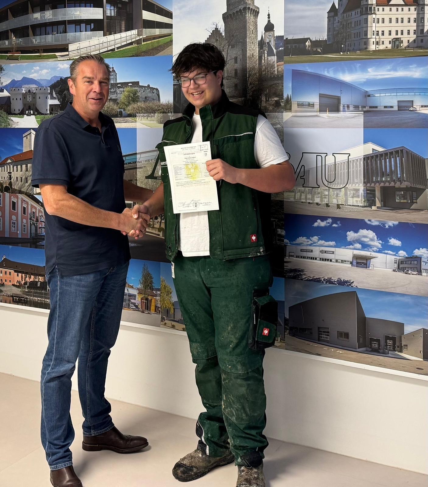 Gratulation den beiden Lehrlingen Samuel Schölzl und Tobias Hintersonnleitner zu ihren fabelhaften Zeugnissen! Weiter so!👍