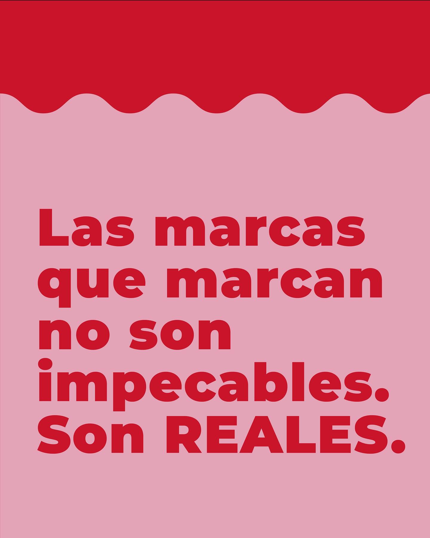 Todo el mundo quiere una marca que guste.
Pero las que gustan a todo el mundo, no se le clavan a nadie. Porque la verdad no siempre es bonita.
Lo que emociona no suele ser perfecto.
Y lo que conecta, casi nunca viene envuelto en celofán.
Una marca impecable puede impresionar.
Pero una marca real... esa se queda. E incomoda.
Y emociona. Y a veces remueve justo donde hace falta.
Si tu marca aún lleva filtro o va vestida de “apta para todos”… quizá le estás quitando lo más tuyo.
💬 ¿Qué parte de ti aún no estás dejando ver en tu marca? Cuéntamelo por aquí. A veces decirlo ya es el primer paso. #MarcasConAlma #BrandingEmocional #NadaQueDemostrar