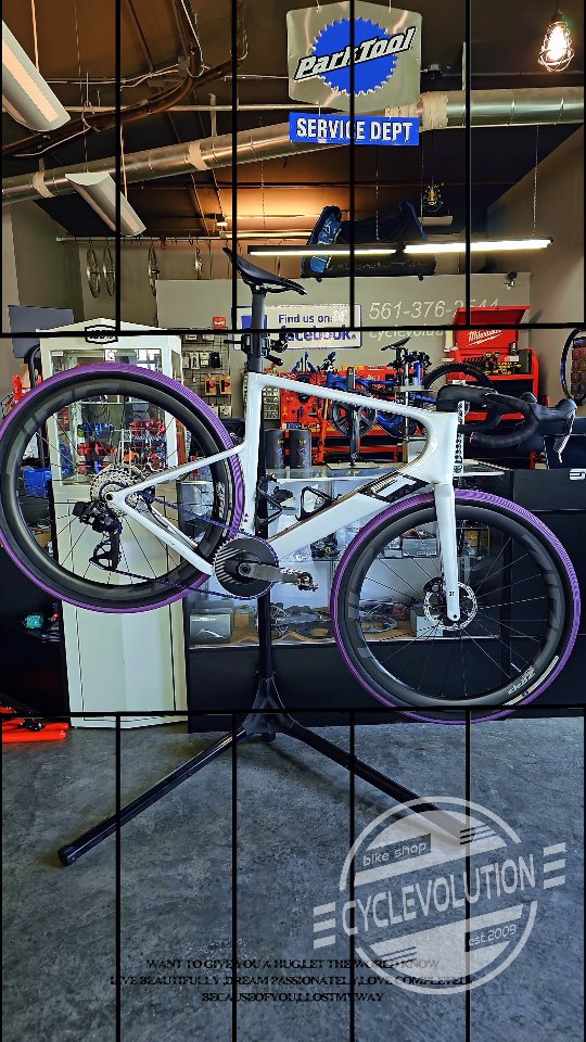 Custom build @3tbike Exploro RaceMax Italia gravel bike.
#cyclevolution #smallbusiness #bikelife #bikepic #bikelove #bikeshop #bikeporn #unboxingbike #bicyclelife #bicyclelife #bikeshoplife #localbikeshop #supportlocalbikeshop #delraybeach #delray #a1aflorida #gravelbike #roadbike #sram #sramaxs #3tbikes