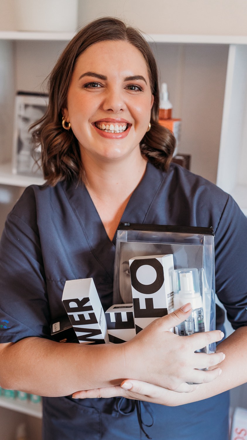 Weekend recap…
Went to the farm to celebrate my brother in laws 40th 🙌
Sometimes, the smallest family moments—sharing a meal, laughing around a fire, feeding the chickens—are the ones that recharge us the most. No fancy plans, just presence. 💛
#SimpleJoys #FamilyTime #Recharge