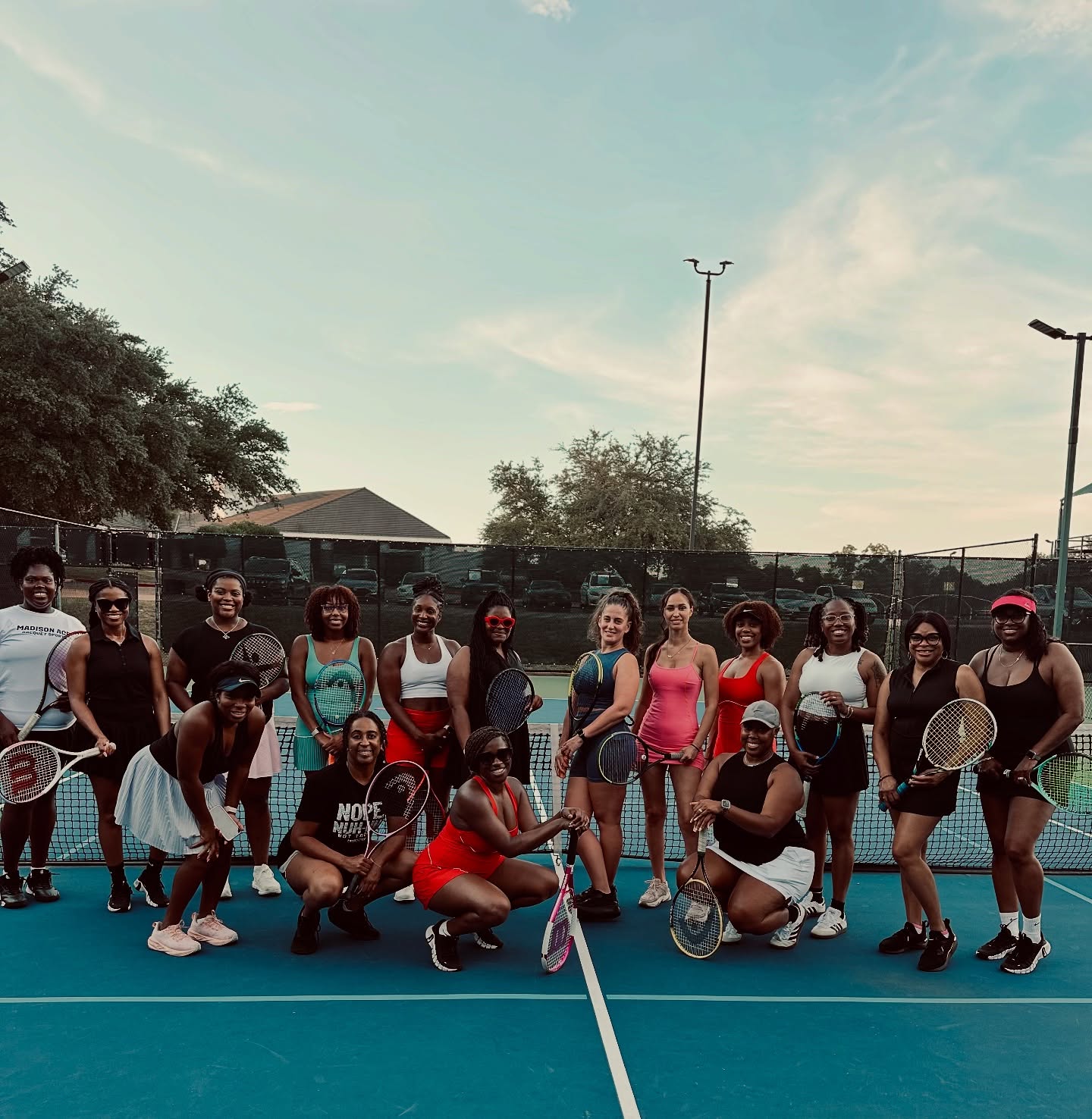 Friday Night Tennis was a vibe. Thank you @madisonacesports for hosting us and the ladies for showing outtt last night! Drop a 🎾 if you’re ready for the next one ✨
#dtxtennis #tennis #womentennis #dallastennis #atltennis #tennisslessons