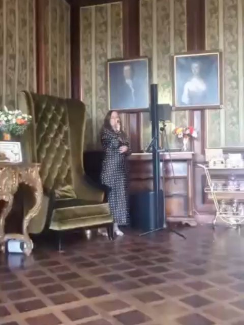 On Tuesday I had the absolute pleasure of singing at the beautiful @davenporthouse for Scott and Choma's wedding. It was amazing to see some wonderful friends I hadn't seen in months while being on maternity leave, and I felt so lucky to have been invited to sing!
The bride looked absolutely stunning, and so did her mother, glam beyond belief ❤️❤️
#wedding #weddingsinger #2025wedding #singer #events #eventsentertainment