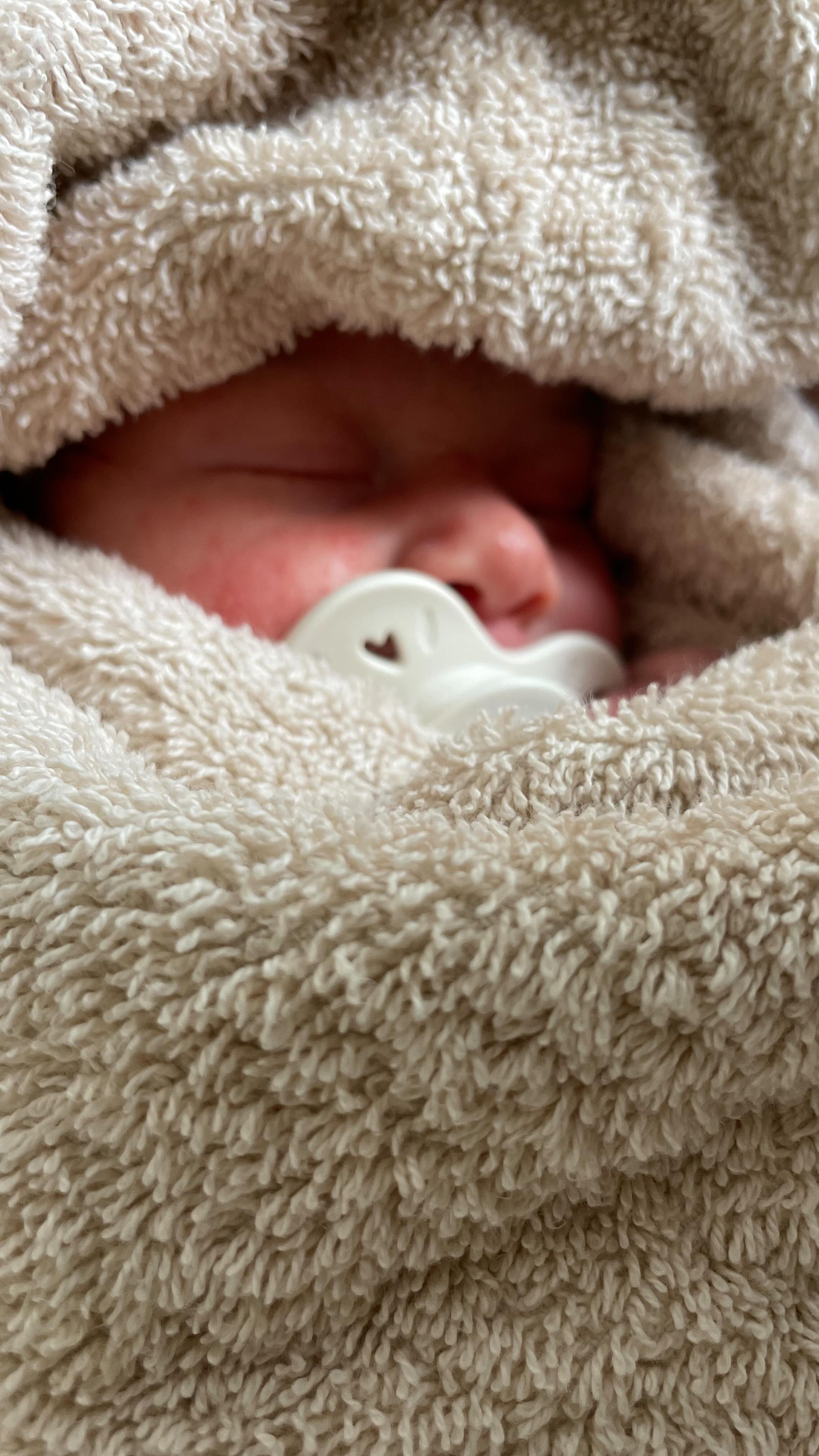 Lui offrir un moment hors du temps , dans la lenteur , la douceur…. c’est ça le thérapeutique bain bébé