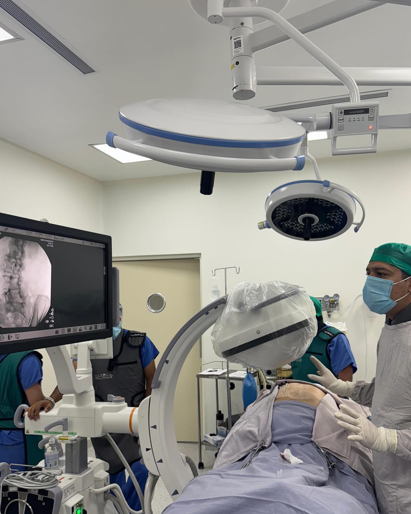 Infiltración lumbar guiado por fluroscopia con ortobiologicos para el tratamiento de dolor lumbar crónico