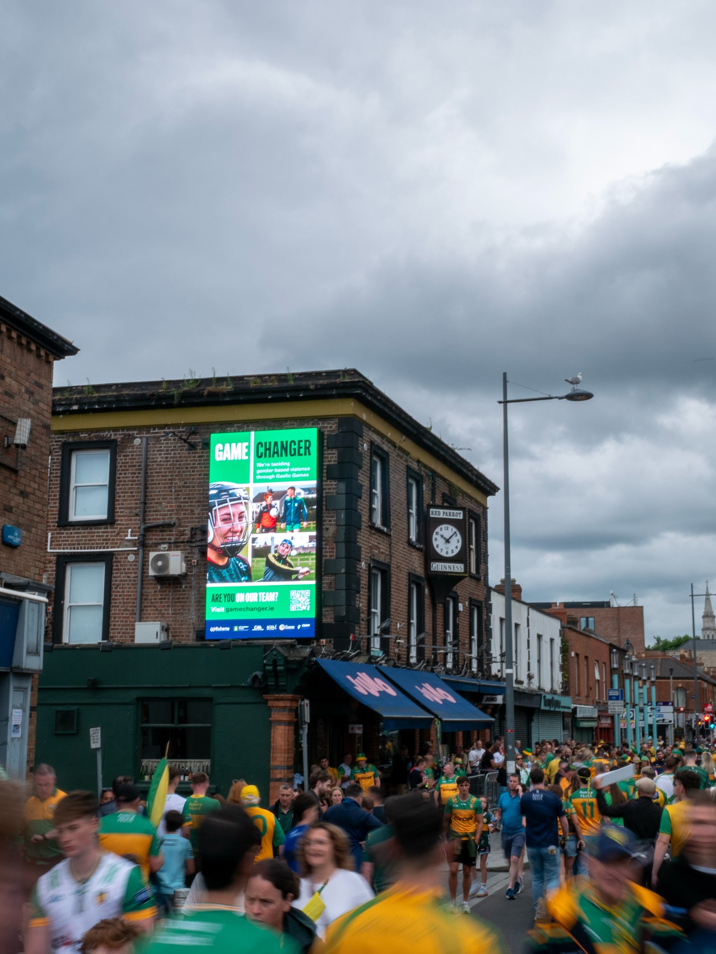 Be a Game Changer; Tackling gender based violence through Gaelic Games
Location and timing were crucial for this campaign for @phd.ireland & @talonire
A fantastic initiative displayed across our extensive Gym network & Dorset St. Upright (right on the doorstep of Croke Park)! ⚡️
Join the movement at gamechanger.ie
@officialgaa @ladiesgaelicfootball @officialcamogie @ruhamaagency @whiteribbonirl @communityfoundationireland @irishhealthservice @cuanagency.ie
#gamechangers #dooh #digitaloutofhomeadvertising #digitaloutofhome #gaa #ooh #advertising