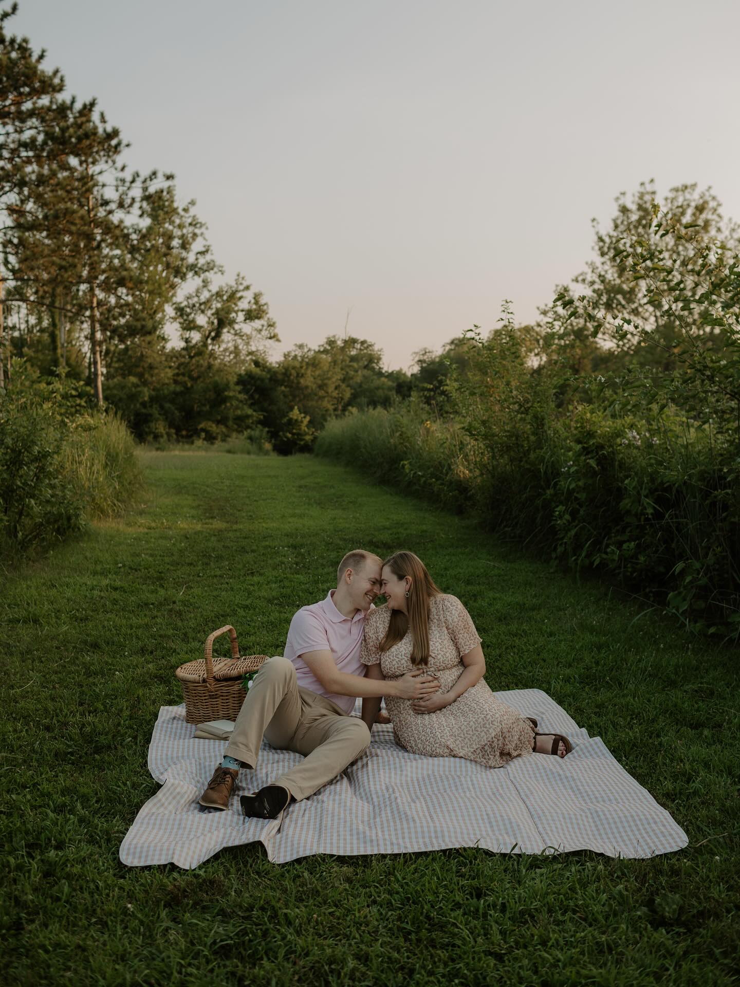 Another sweet golden hour mini session!
#indianaphotographer #indianapolisphotographer #indianapolismaternityphotographer #midwestphotographer