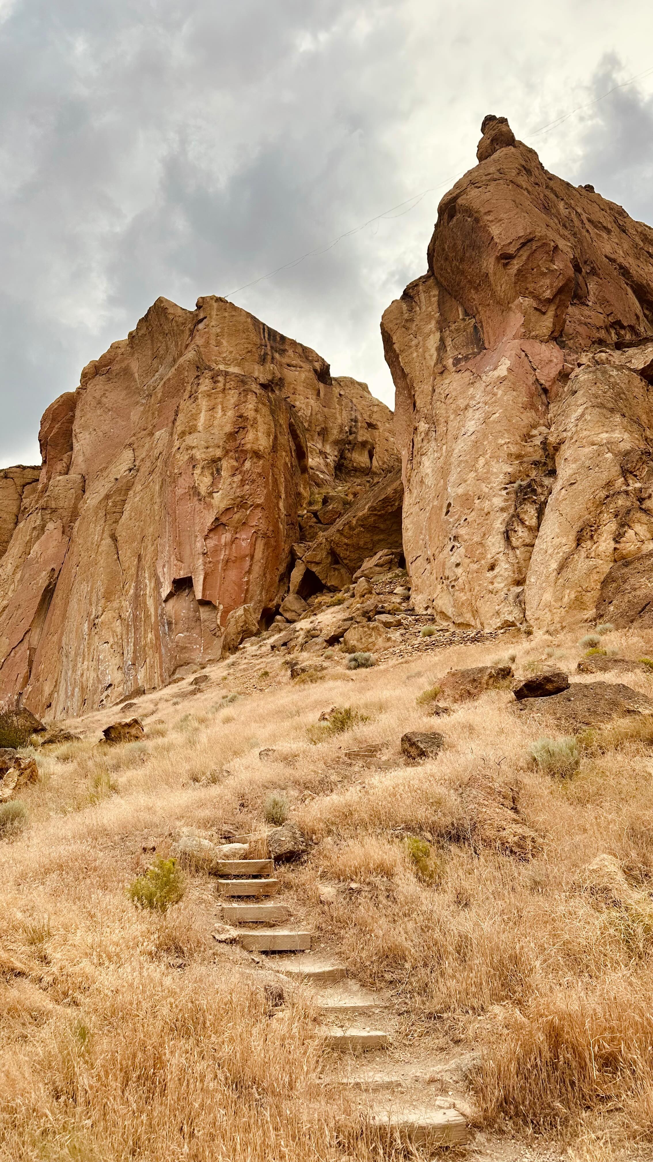 Smith Rock is unreal 🏞️. We stayed post-hike to capture some gorgeous sunset sky colors but even the overcast dusk was stunning. We took tow Crooked River Trail because it was a 4-hike weekend and I didn’t want to burn out the family on hike 1. Crooked Trail was a lovely scenic stroll, but you can bet I’ll be back for Misery Ridge!
Hike details 🥾:
Crooked River Trail
4.3 miles
324 ft elevation gain
Easy
Notes: watch out for rattlesnakes, especially at dawn & dusk! Also, there’s insane rock climbing here if that’s your jam. May just have to get back into it… 🧗♀️
.
.
.
.
.
.
#pnw #pnwonderland #pnwhiking #bend #bendoregon #oregonexplored #getoutsideandplay #hike #pnwhiking #hikeoregon #familyhiking #smithrock #thefuturewild