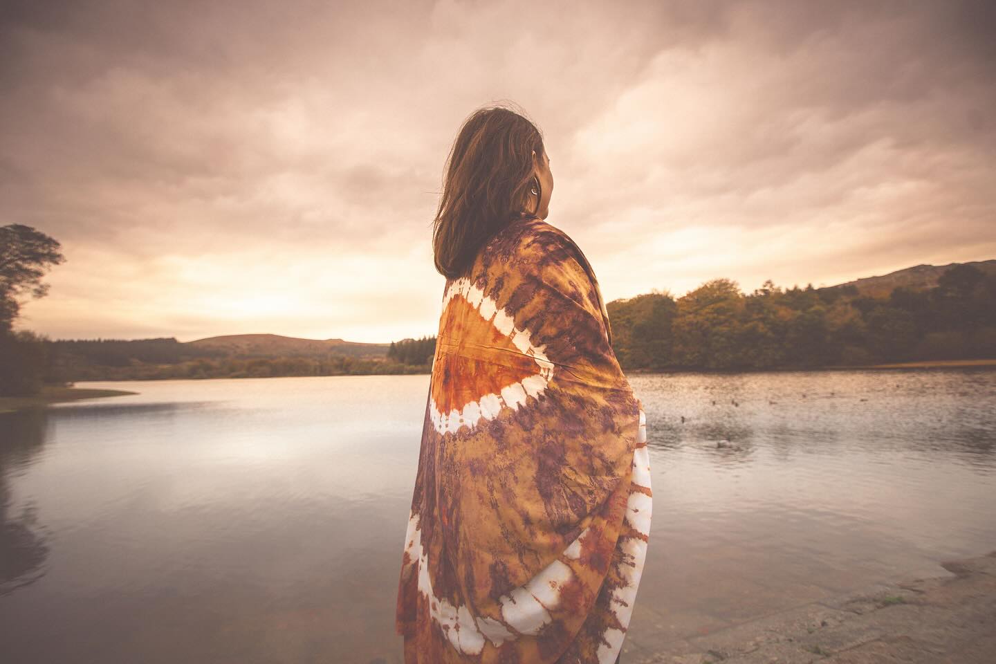 The number 1 use of A.I. right now is for therapy. People seeking out answers to questions of what it means to be human.
I’ve written an article for @welldoinguk on this growing trend and ask what is it that makes human interaction so necessary and unique?
Clink on the link in linktree for the full article.
#artificialintelligence #humanintelligence #wisdom #ottoscharmer #presencing #welldoinguk #theembodiedsoul #psychotherapistsofinsta