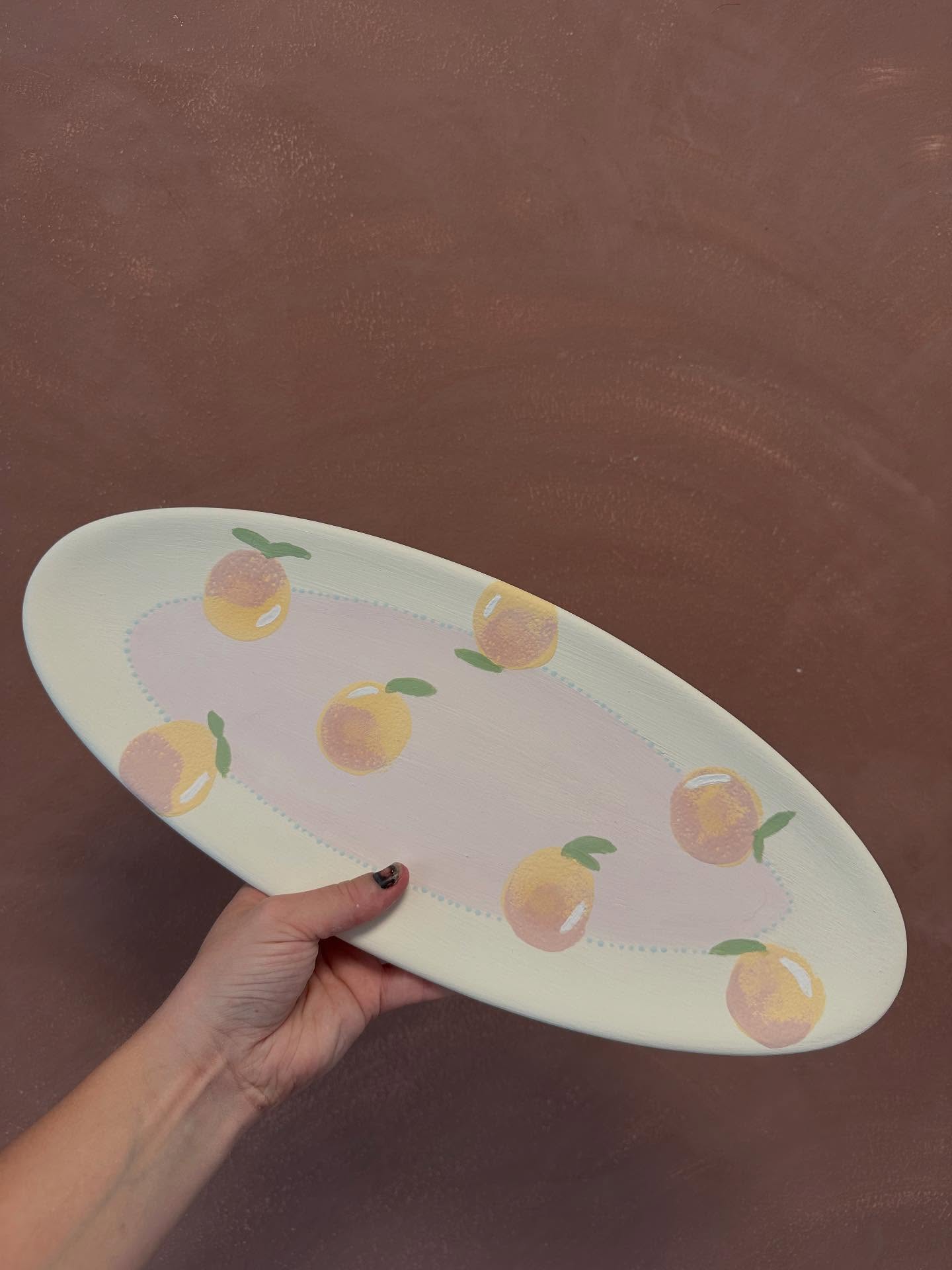 🍊🍑🍋 Before the glow-up!
Onze oven staat klaar, maar deze fruity cuties stelen nu al de show ✨
Van sappige sinaasappels tot pastel perzikjes, één zomerse vibe!
#clubclay #beforetheoven #keramiekschilderen #fruityceramics #paintyourownpottery #summerworkshop #creatiefuitje