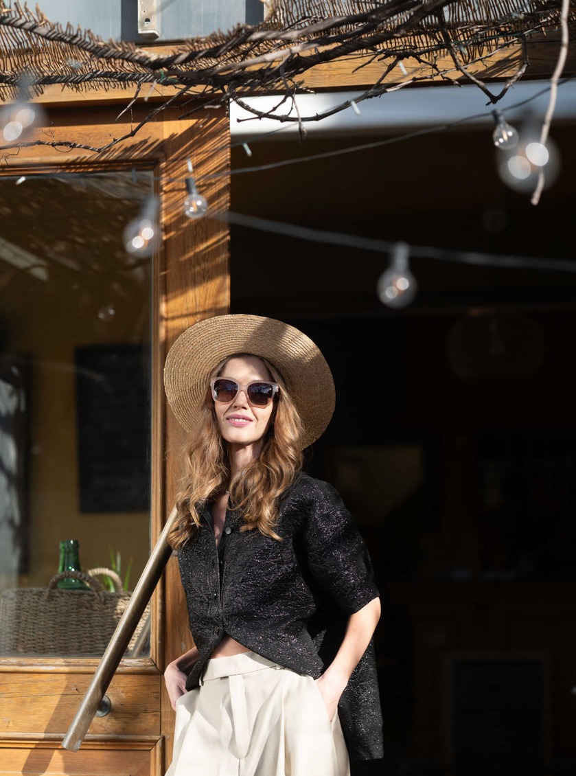 Timeless Elegance on the French Riviera.
Discover the original Photo Shoot taken place in Antibes, France.
Frames: @invueyewear
Find out more on the new magazine release: link in bio.