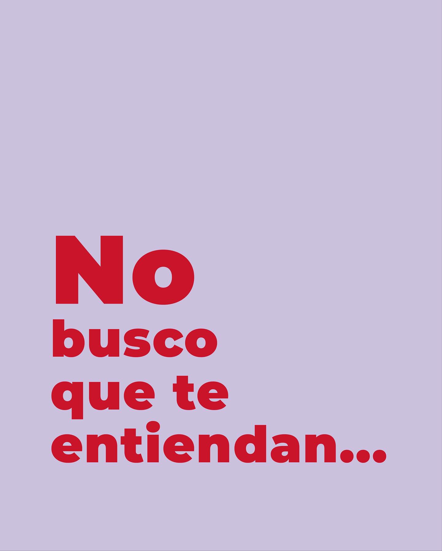 Tu marca no está para ser explicada.
Está para ser reconocida.
Para provocar un gesto. Una mirada de reojo. 👁️
Un “espera, ¿esto qué es?”.
Yo no trabajo para que te entiendan.
Trabajo para que no te olviden.
Para que el scroll se detenga.
Y el mundo visual que construyas diga, sin gritar:
“Aquí estoy. Esta soy yo.”
Voy a chivarte que si tu marca es tan neutra que no molesta a nadie… estás de enhorabuena: tampoco conecta con nadie. 🤭
Así que haz que tu marca hable por ti.
Sobre todo en los días en los que tú no puedes.
💬 ¿Te has sentido así con tu marca? No estás sola amiga.
Me encantará leerte.
#NadaQueDemostrar #MarcasConAlma #MétodoMagnética