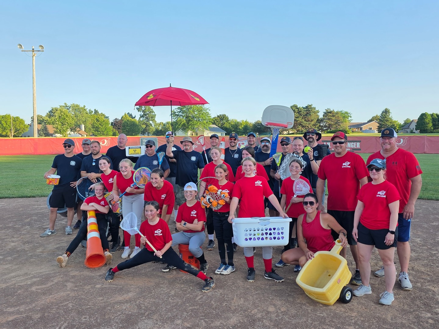 Thank you all who came out to support the SFD Girls Softball vs Firefighters game tonight! ⚾️
The girls did exceptionally well! At the end of the game, SFD was awarded a donation raised by the team of $500 to further our department’s mission and needs. Thank you again!