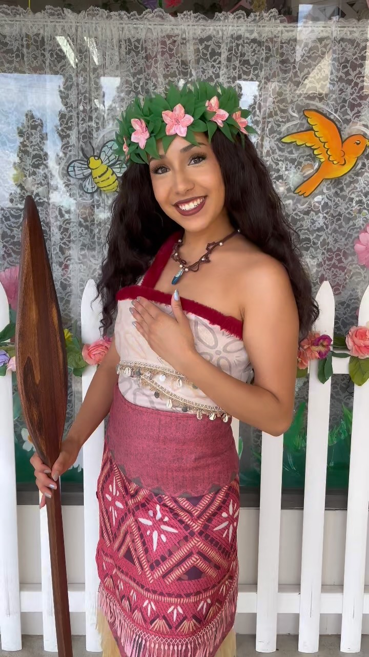 Only one spot left for Moana’s day of summer camp!! Sign up before it’s gone🌊
.
.
.
#princesscamp #summercamp #moana #moana2 #moanaparty #summerfun #smallbusiness #supportsmallbusiness #prestigeprincess #oliviasdollhouse #southbaykids #southbaymoms