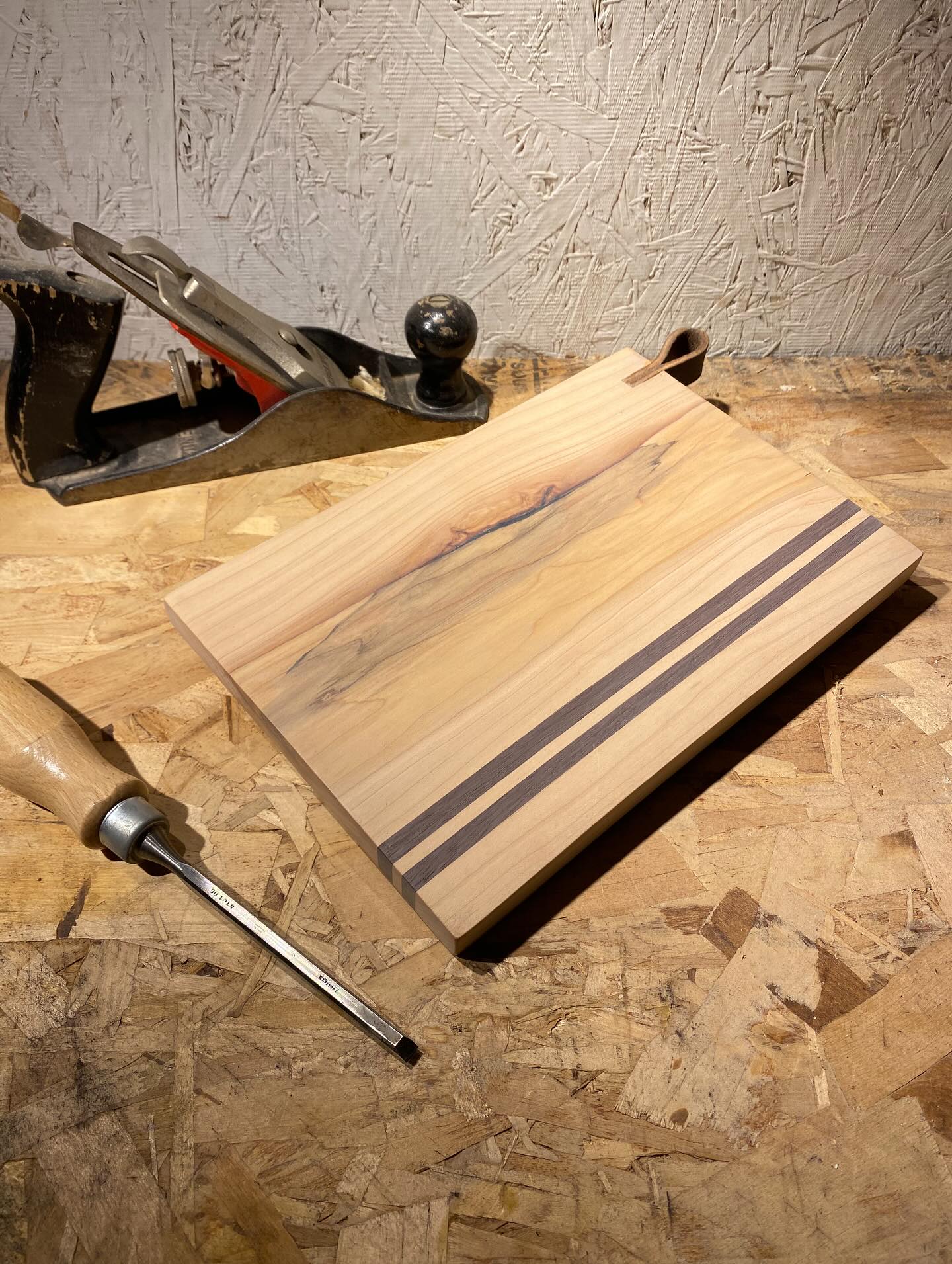 Artisan cheeseboards with leather straps and a raw finish #woodworking #charcuterie #cheeseboard #artisan